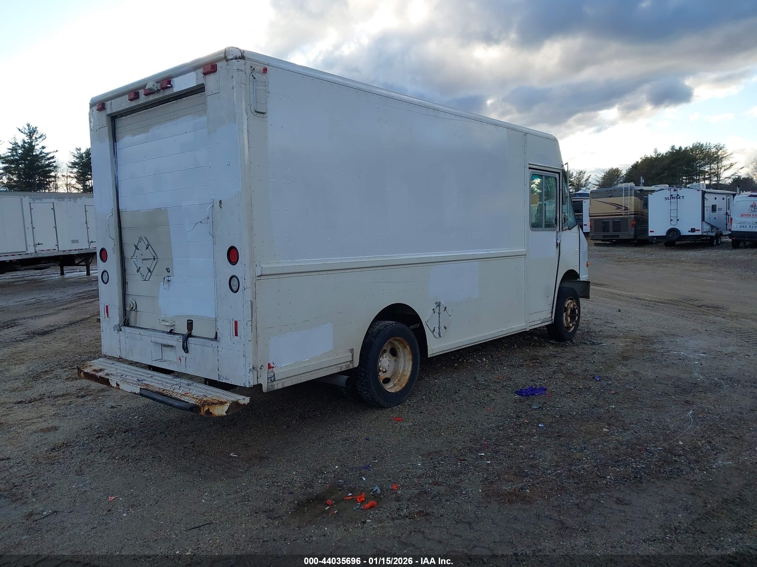 FREIGHTLINER CHASSIS image 4