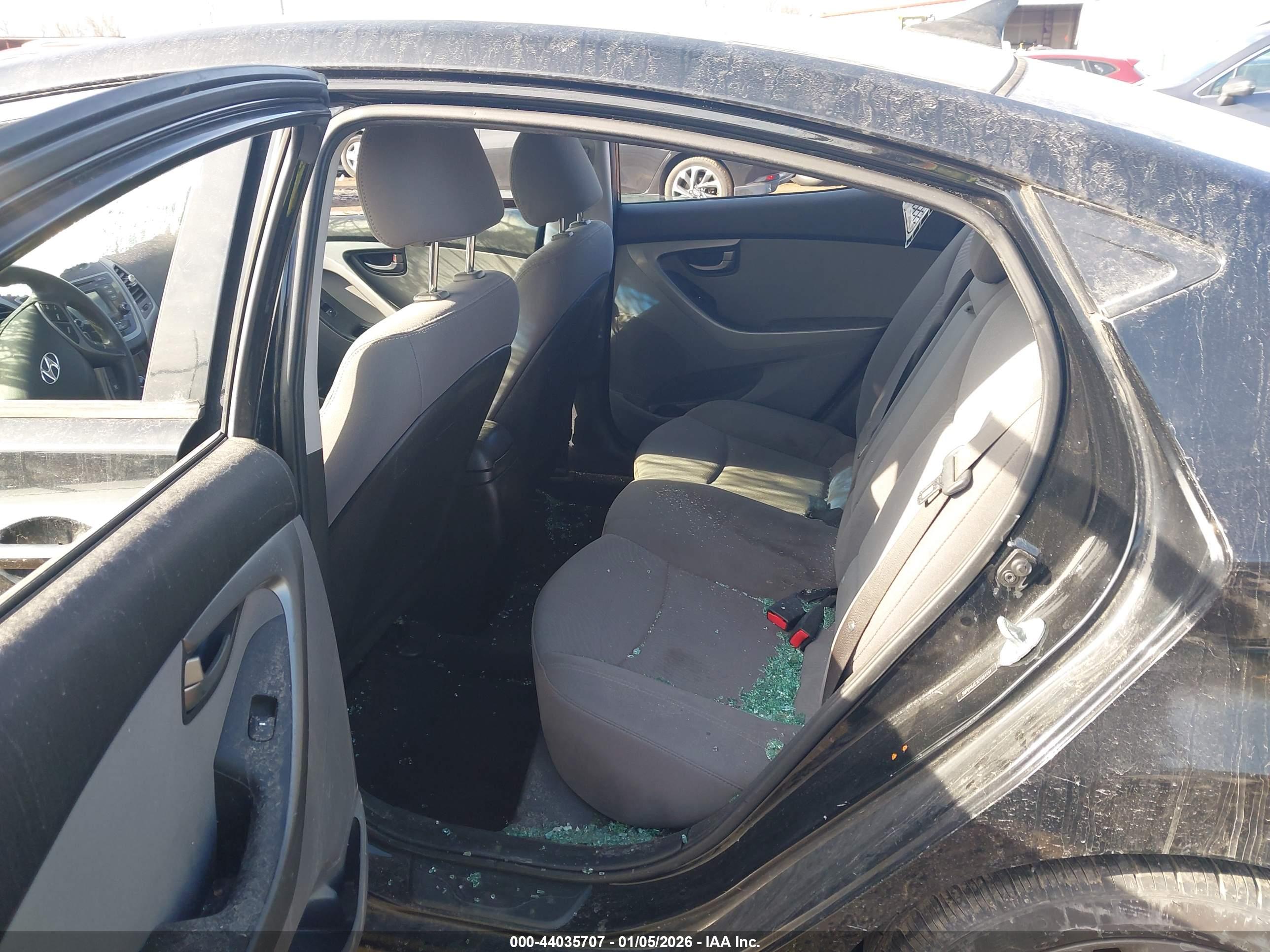 HYUNDAI ELANTRA image 8