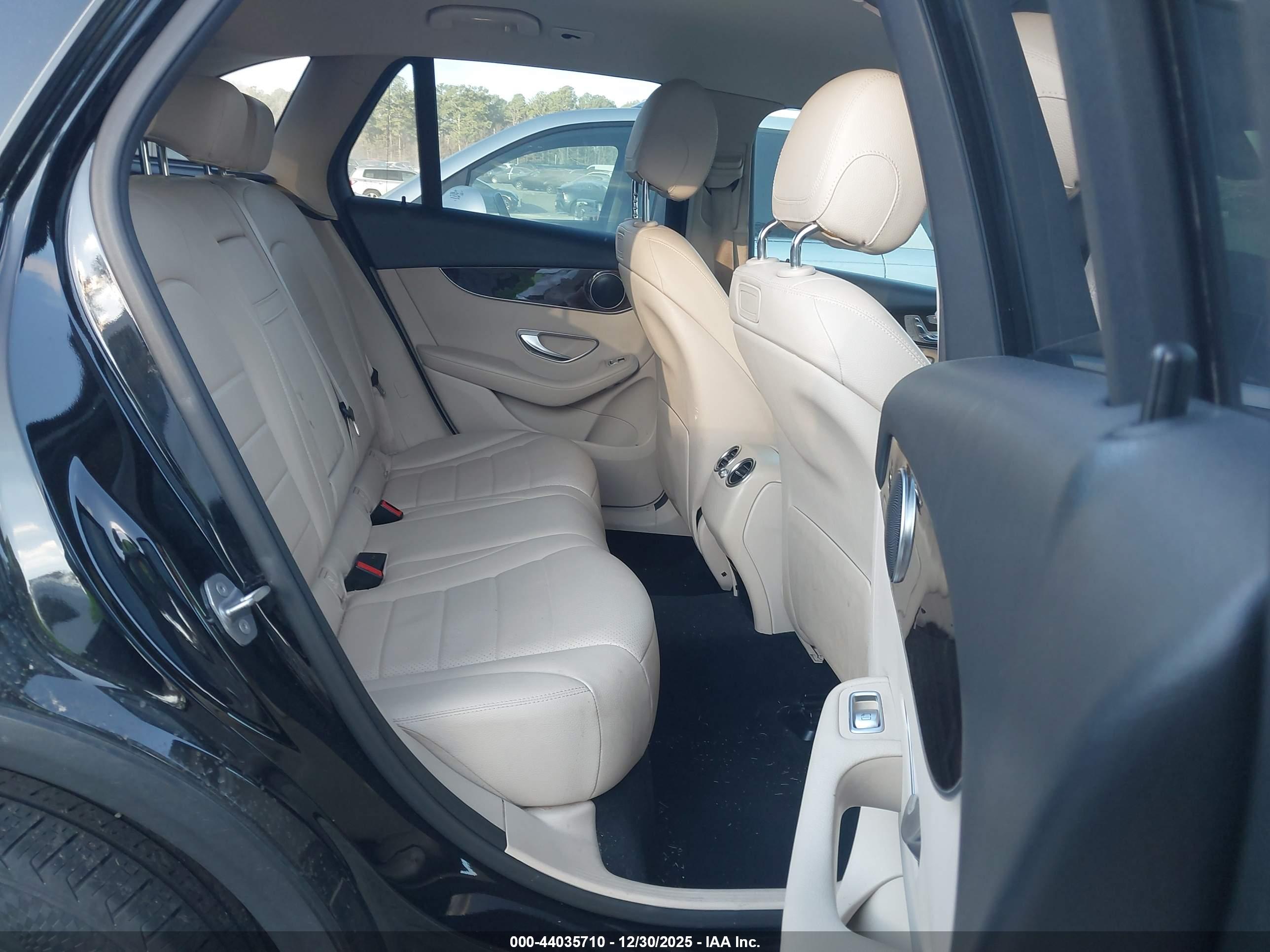 MERCEDES-BENZ GLC image 8