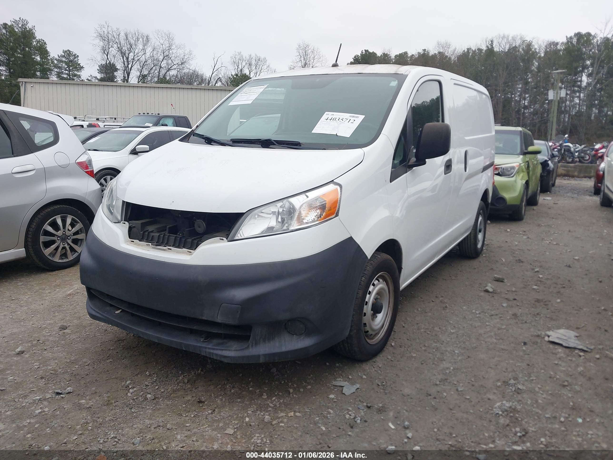 NISSAN NV200 image 2
