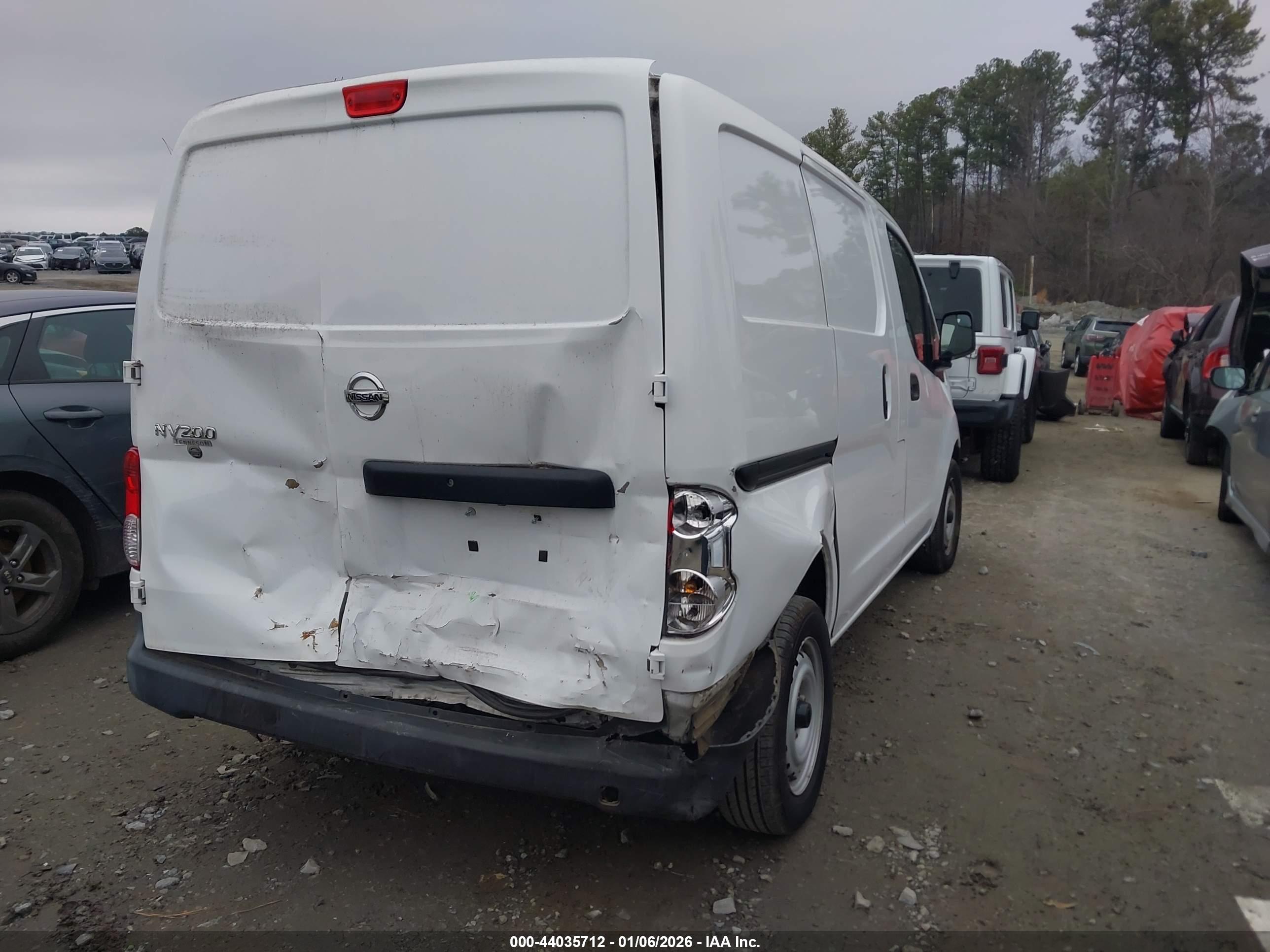 NISSAN NV200 image 4