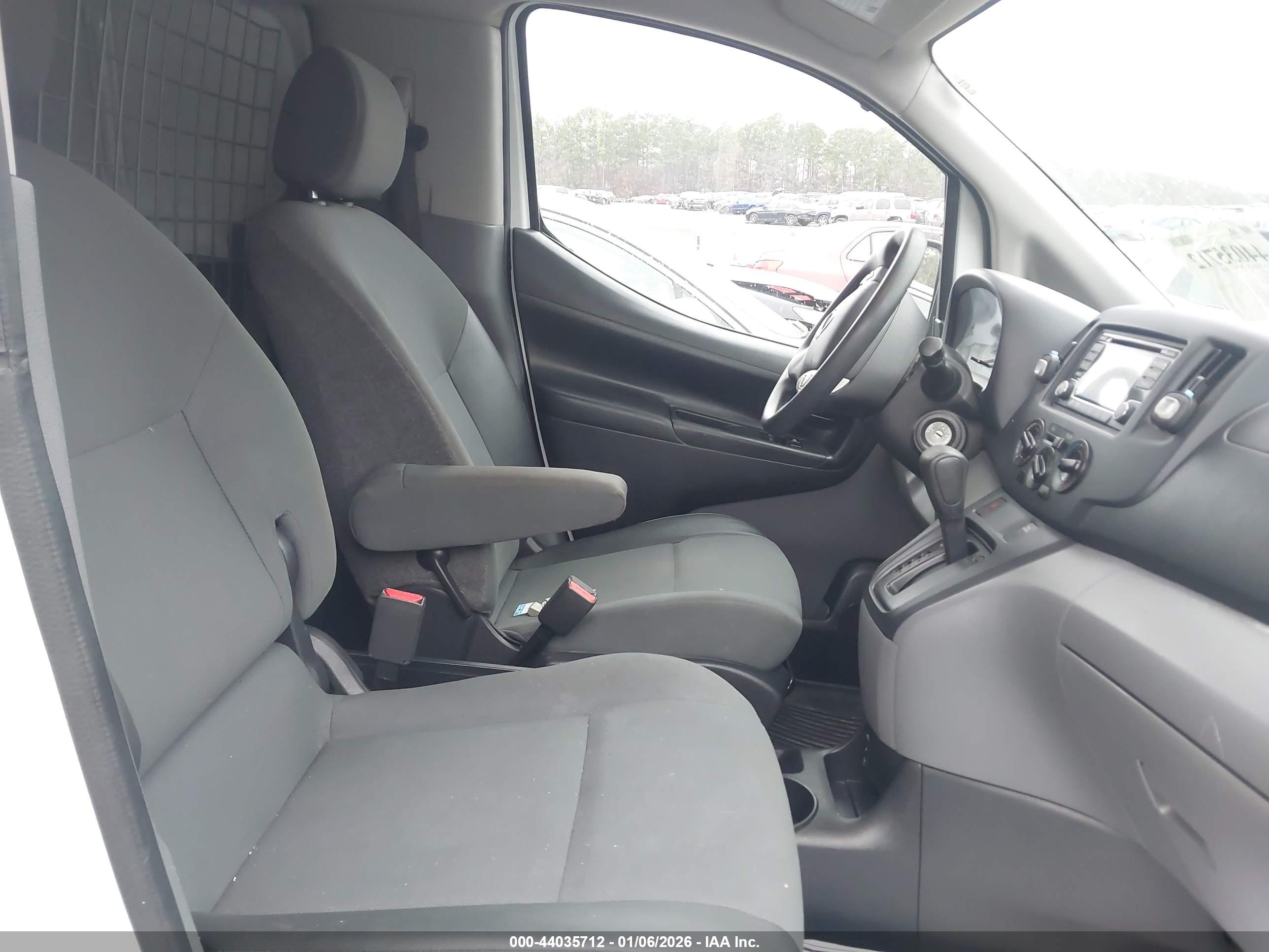 NISSAN NV200 image 5