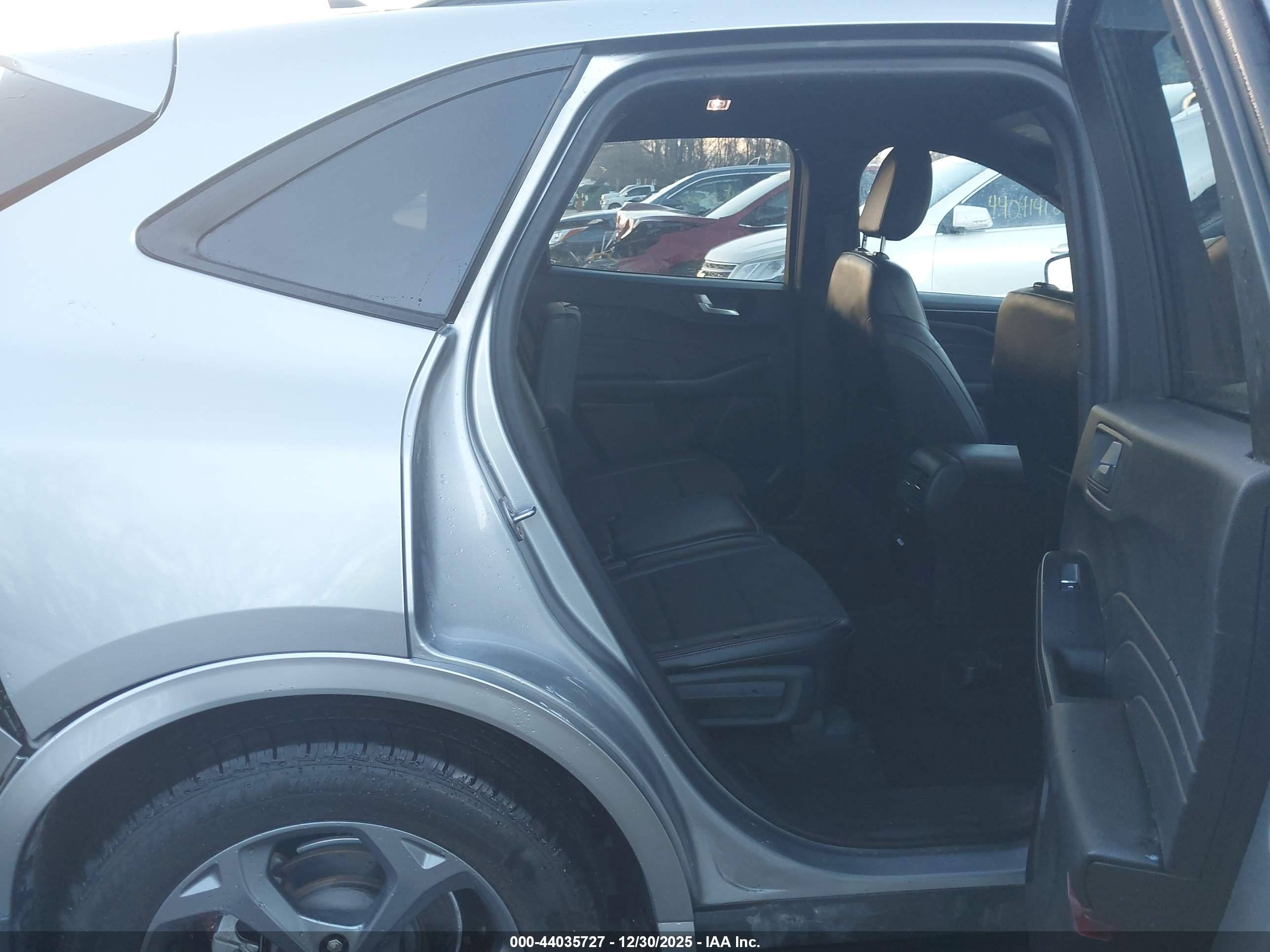 FORD ESCAPE image 8