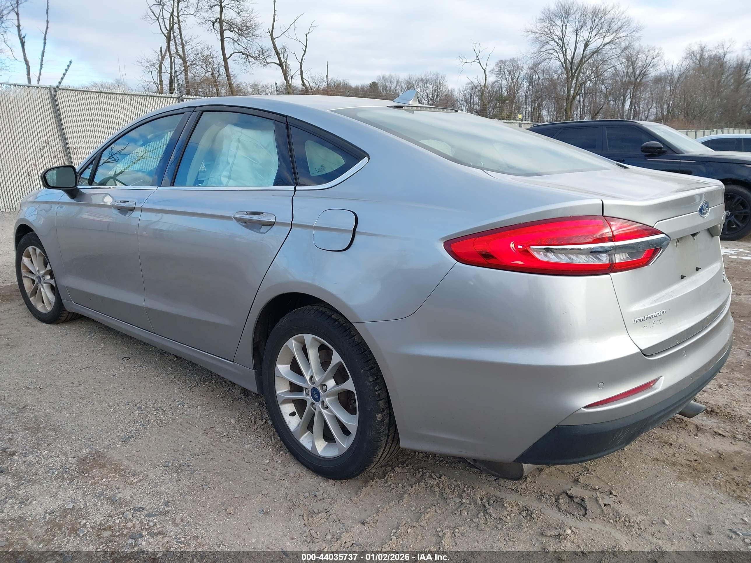 FORD FUSION image 3