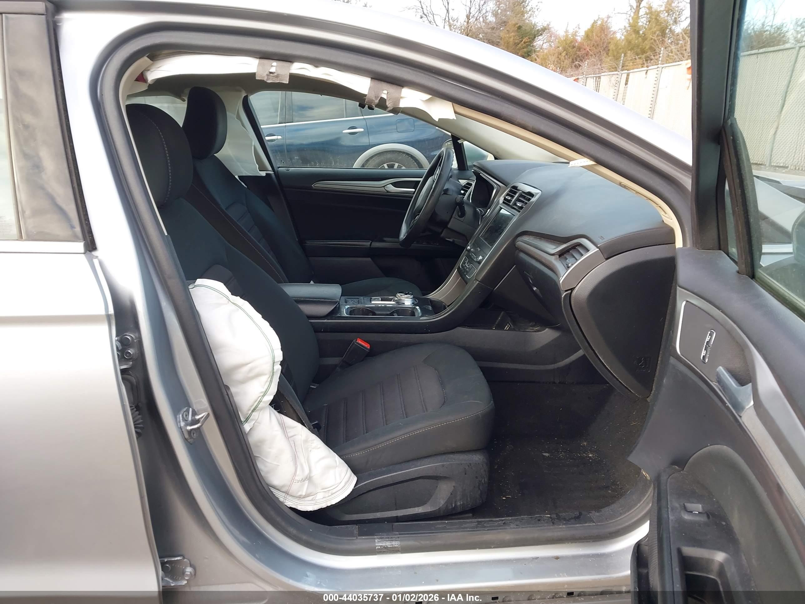 FORD FUSION image 5