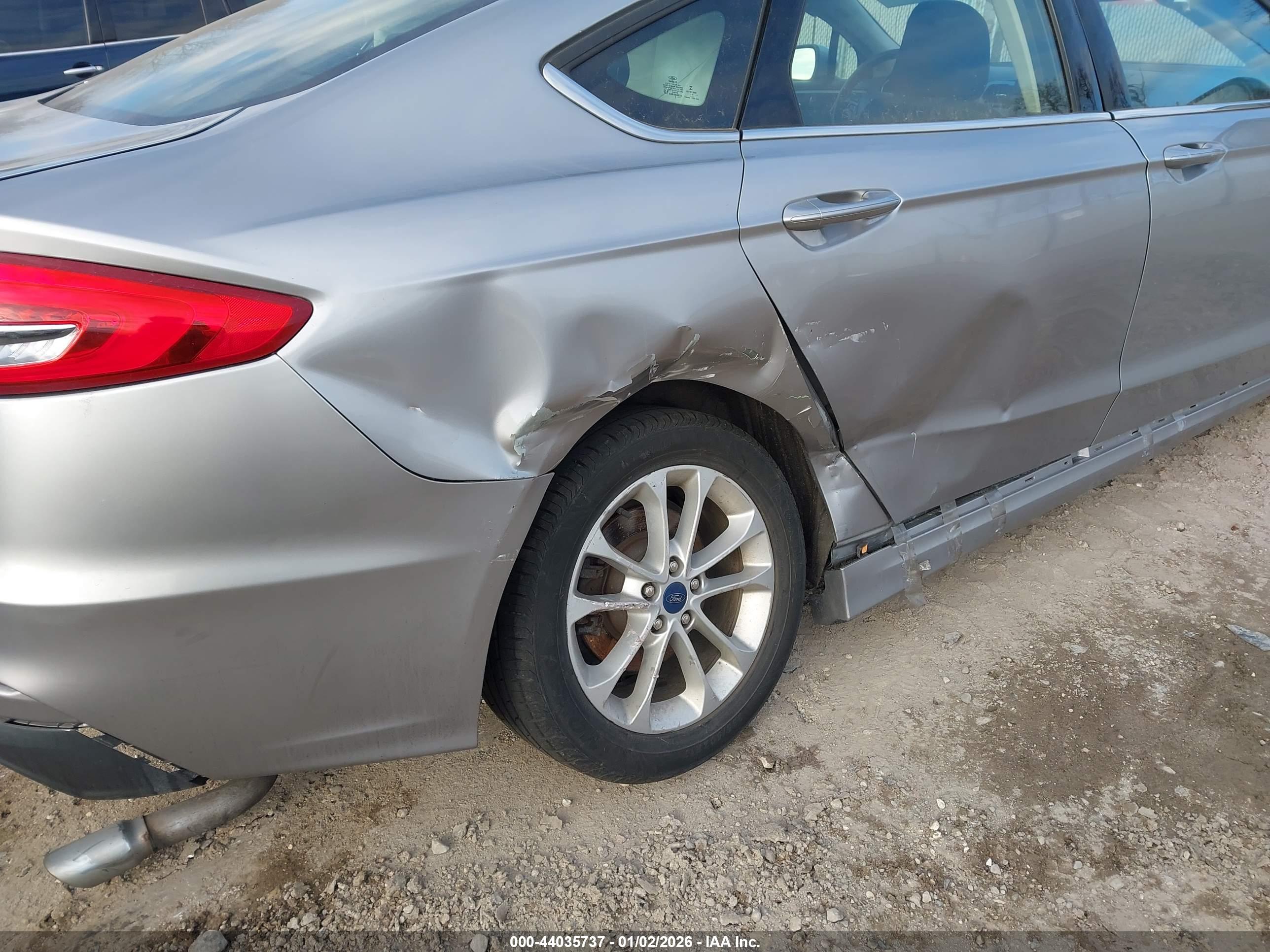 FORD FUSION image 6
