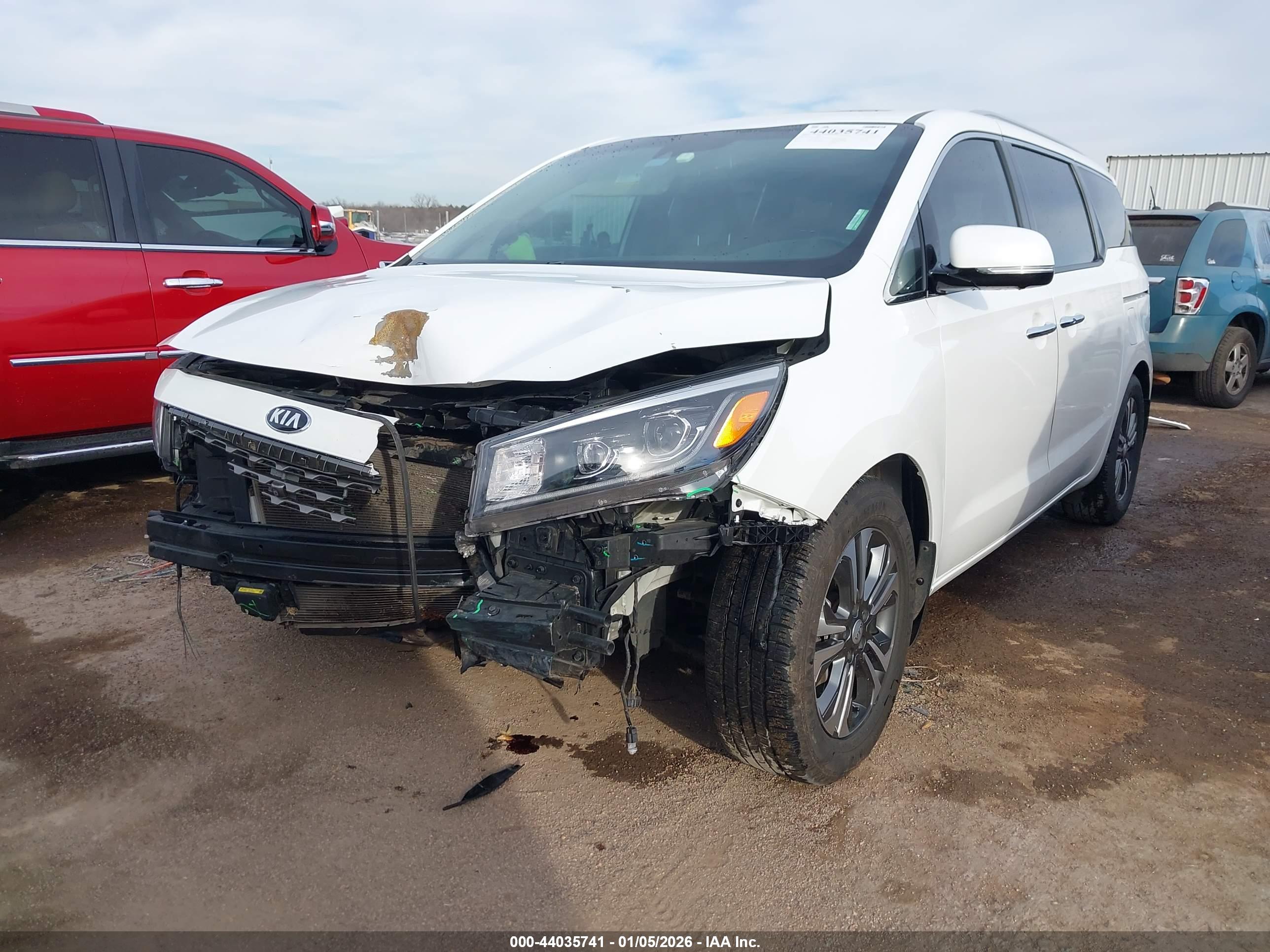 KIA SEDONA image 2