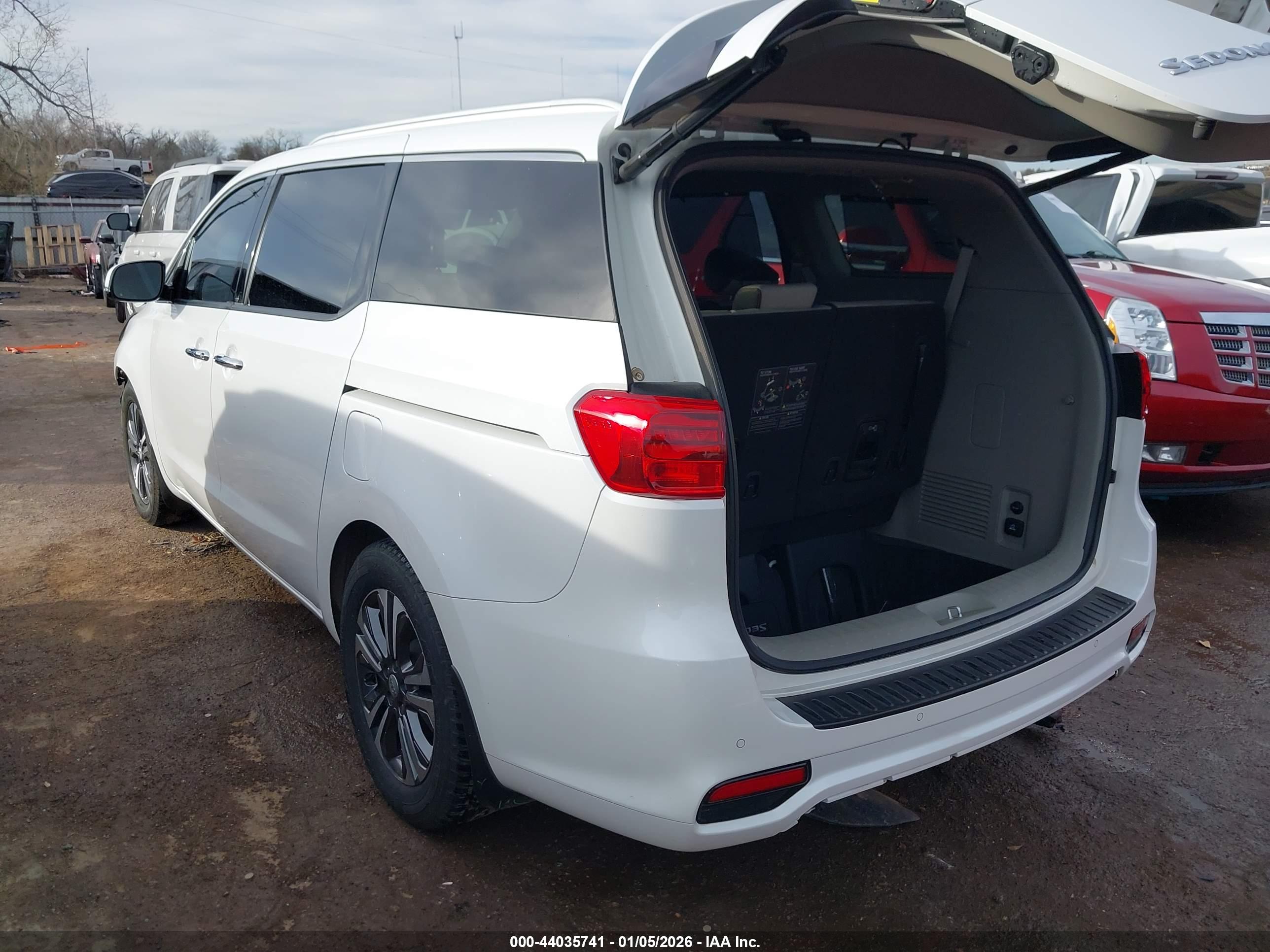 KIA SEDONA image 3