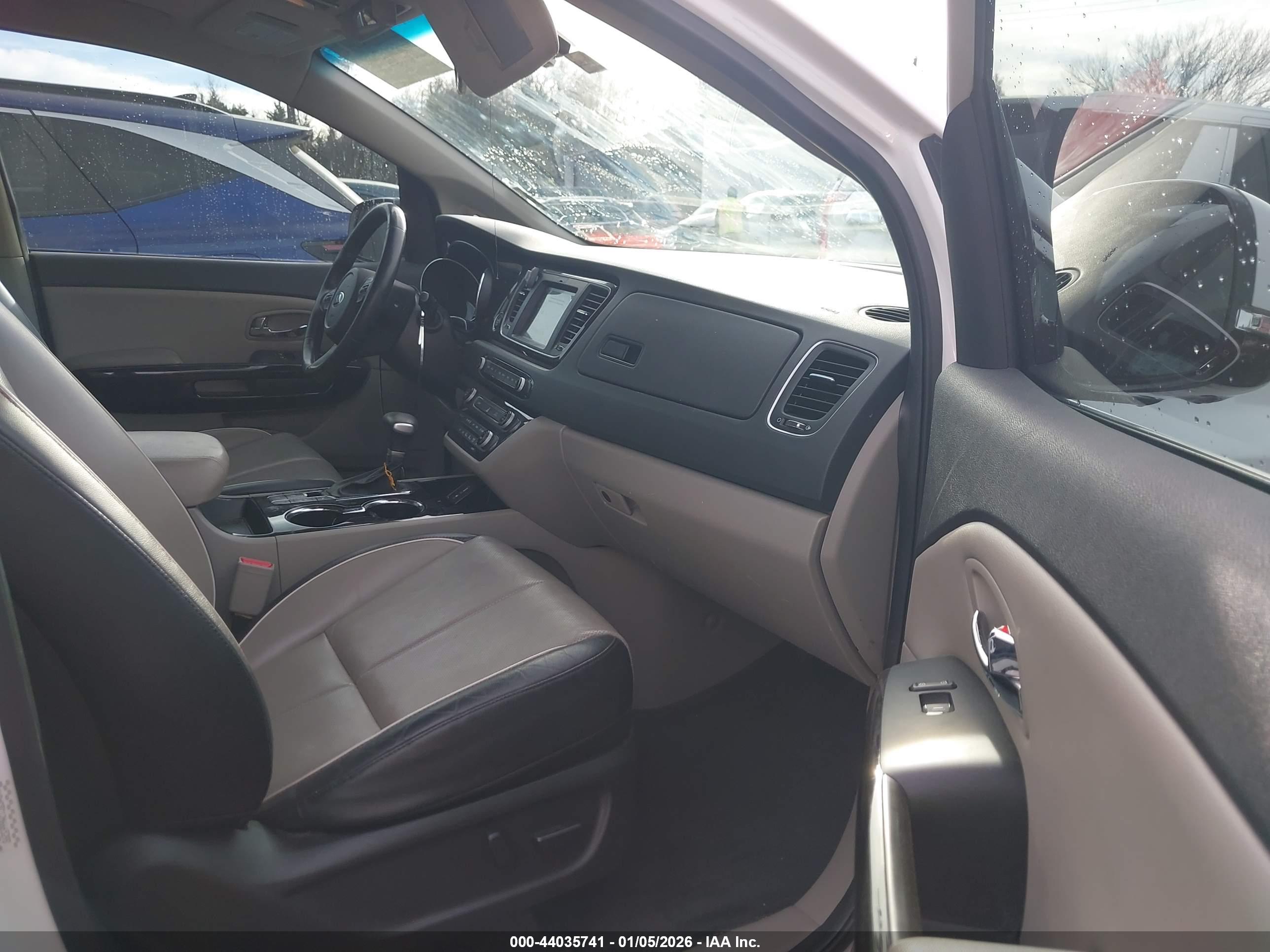 KIA SEDONA image 5