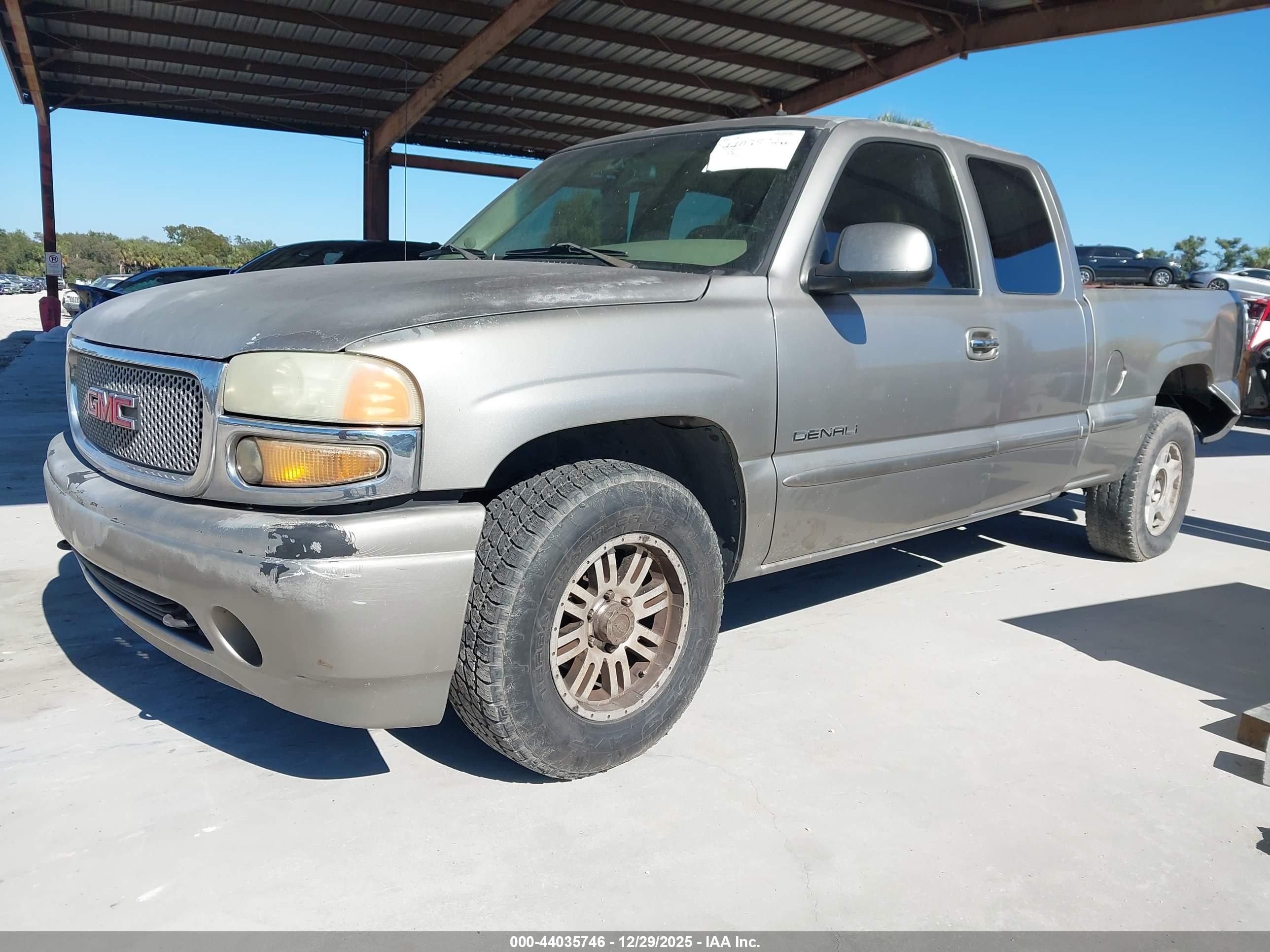 GMC SIERRA image 2
