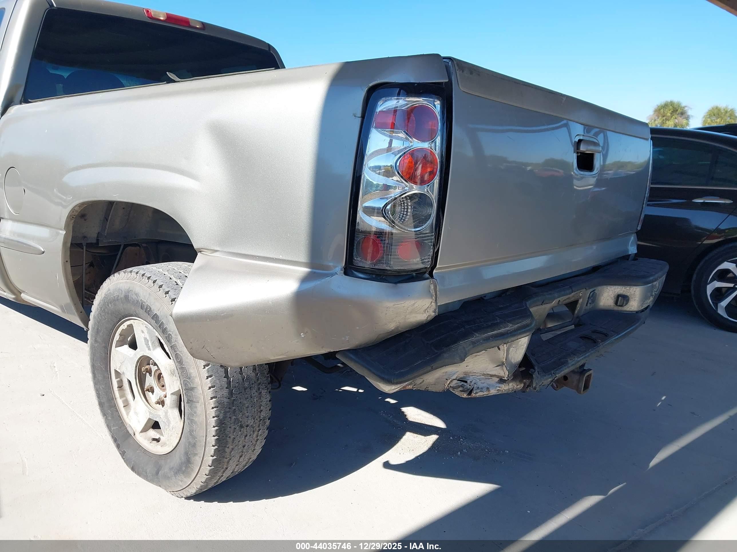 GMC SIERRA image 6