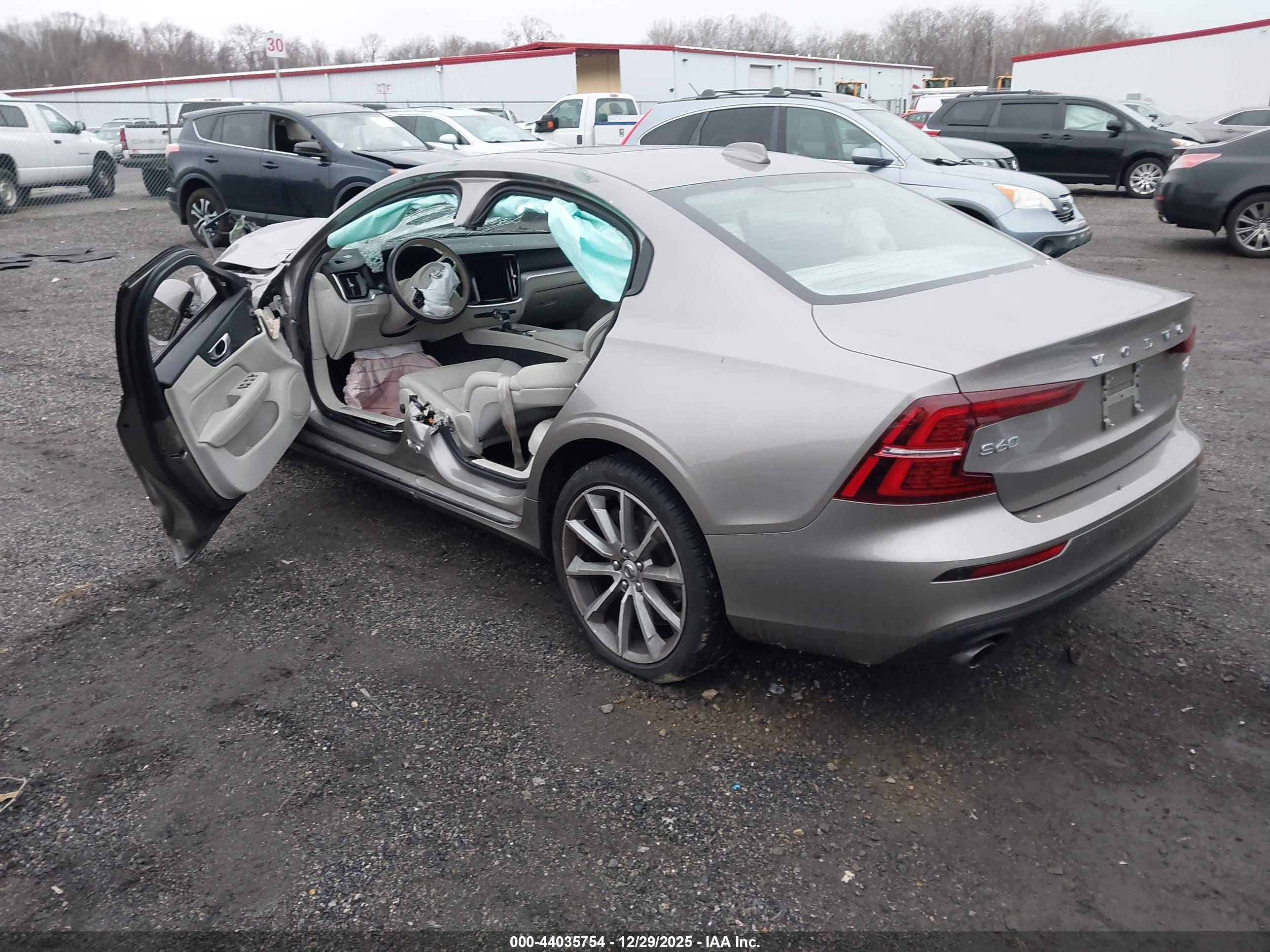 VOLVO S60 image 3