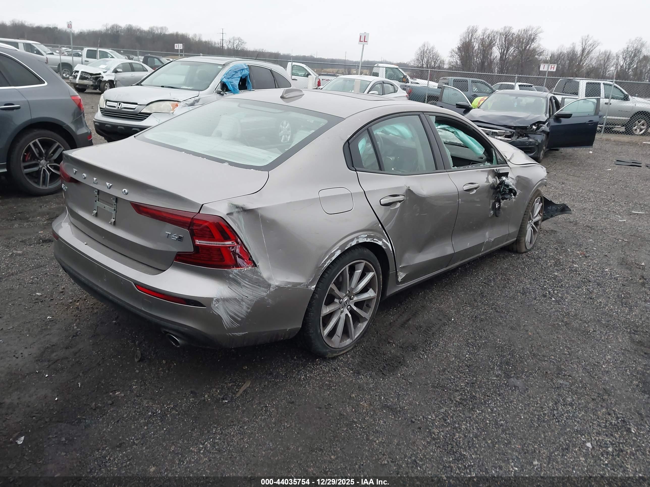 VOLVO S60 image 4