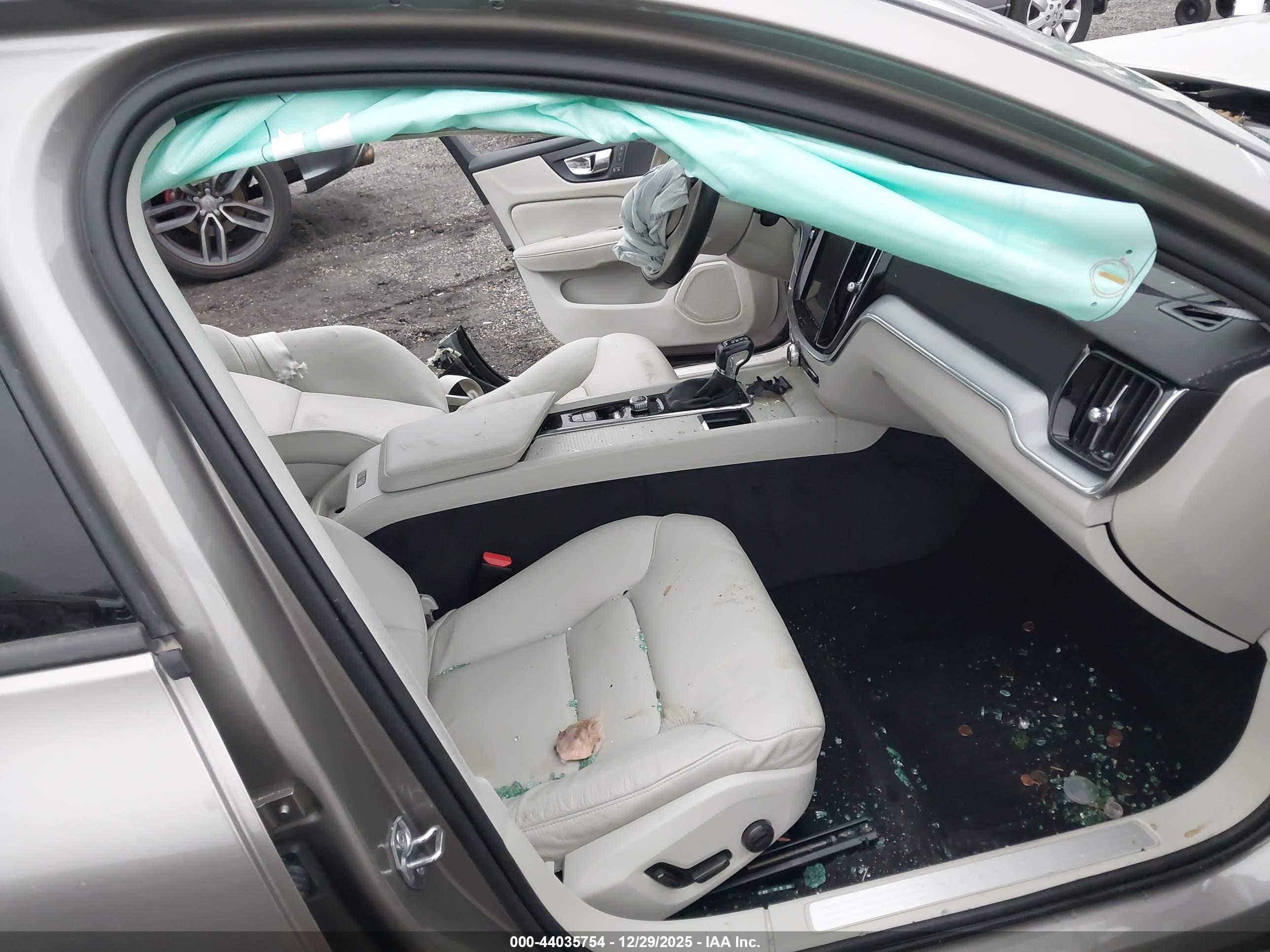 VOLVO S60 image 5