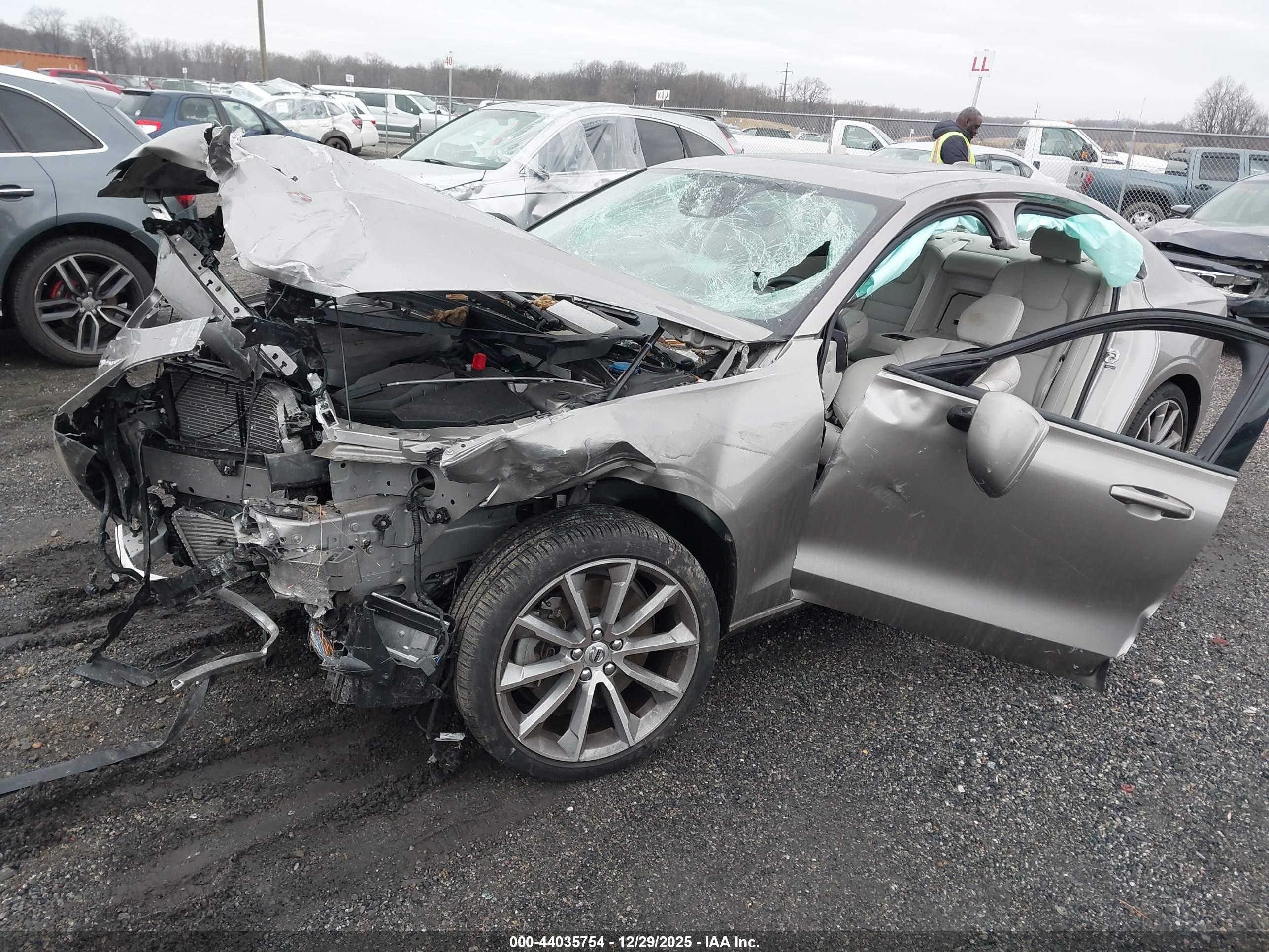 VOLVO S60 image 6