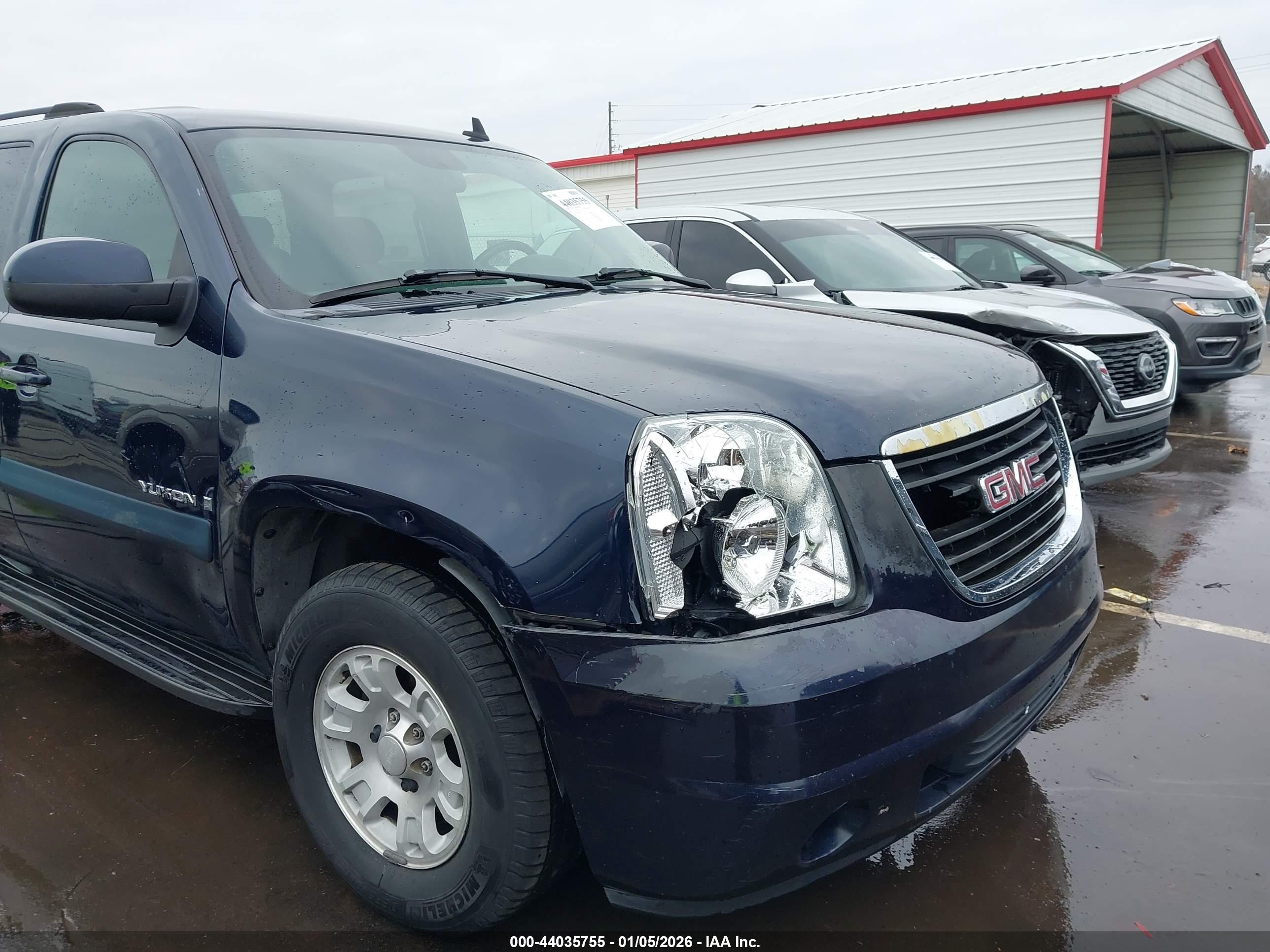 GMC YUKON image 6