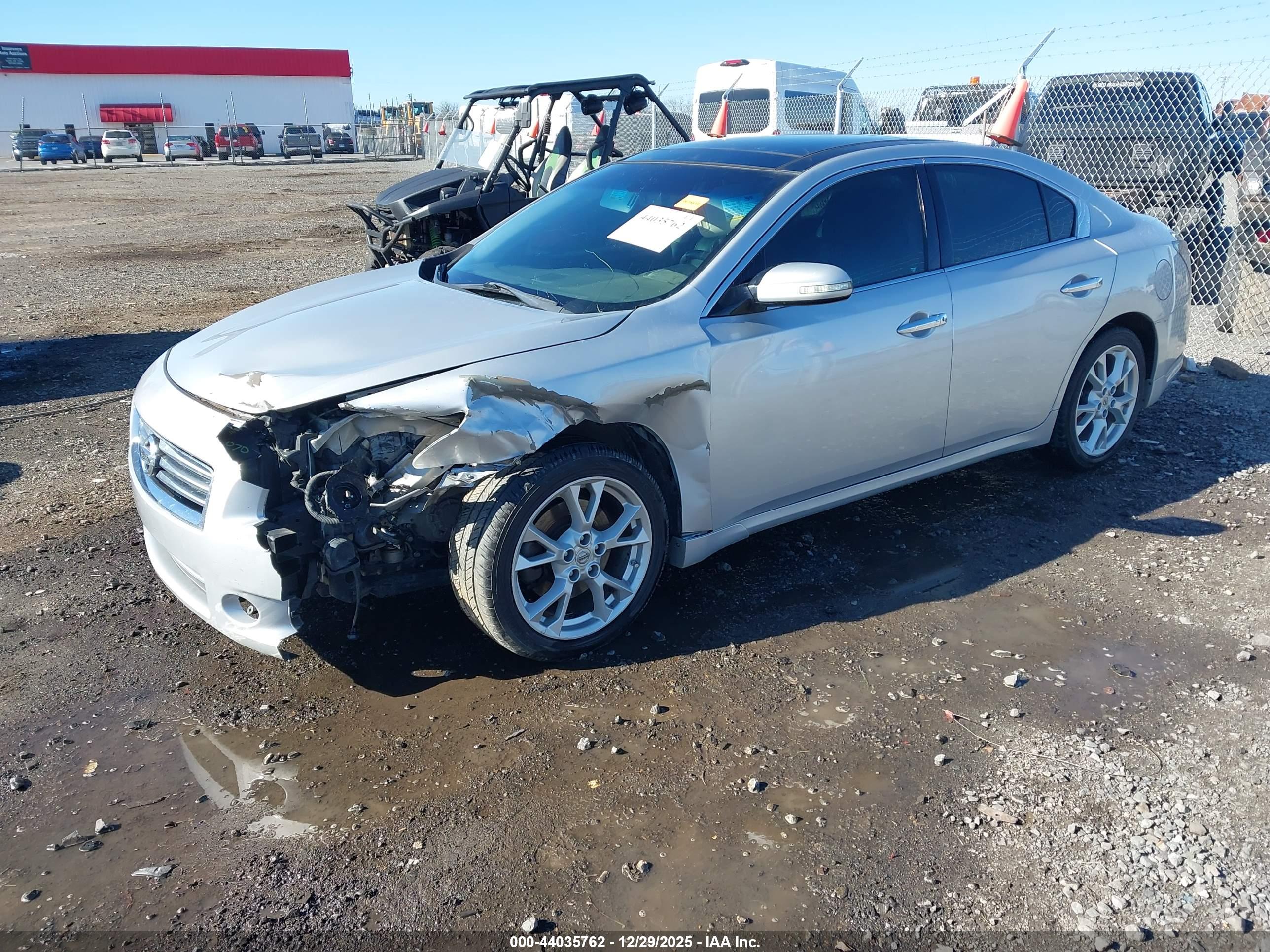 NISSAN MAXIMA image 2
