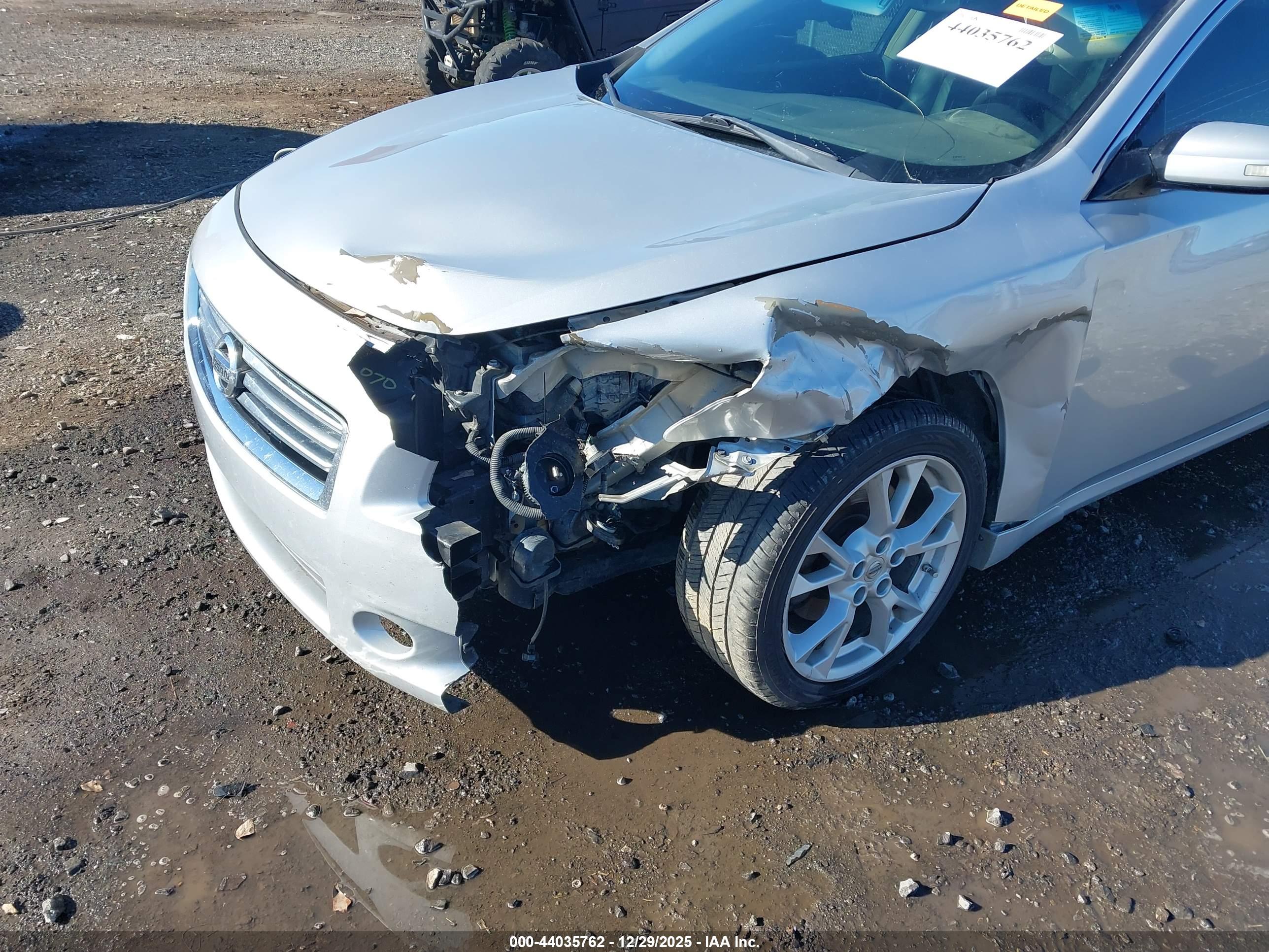 NISSAN MAXIMA image 6
