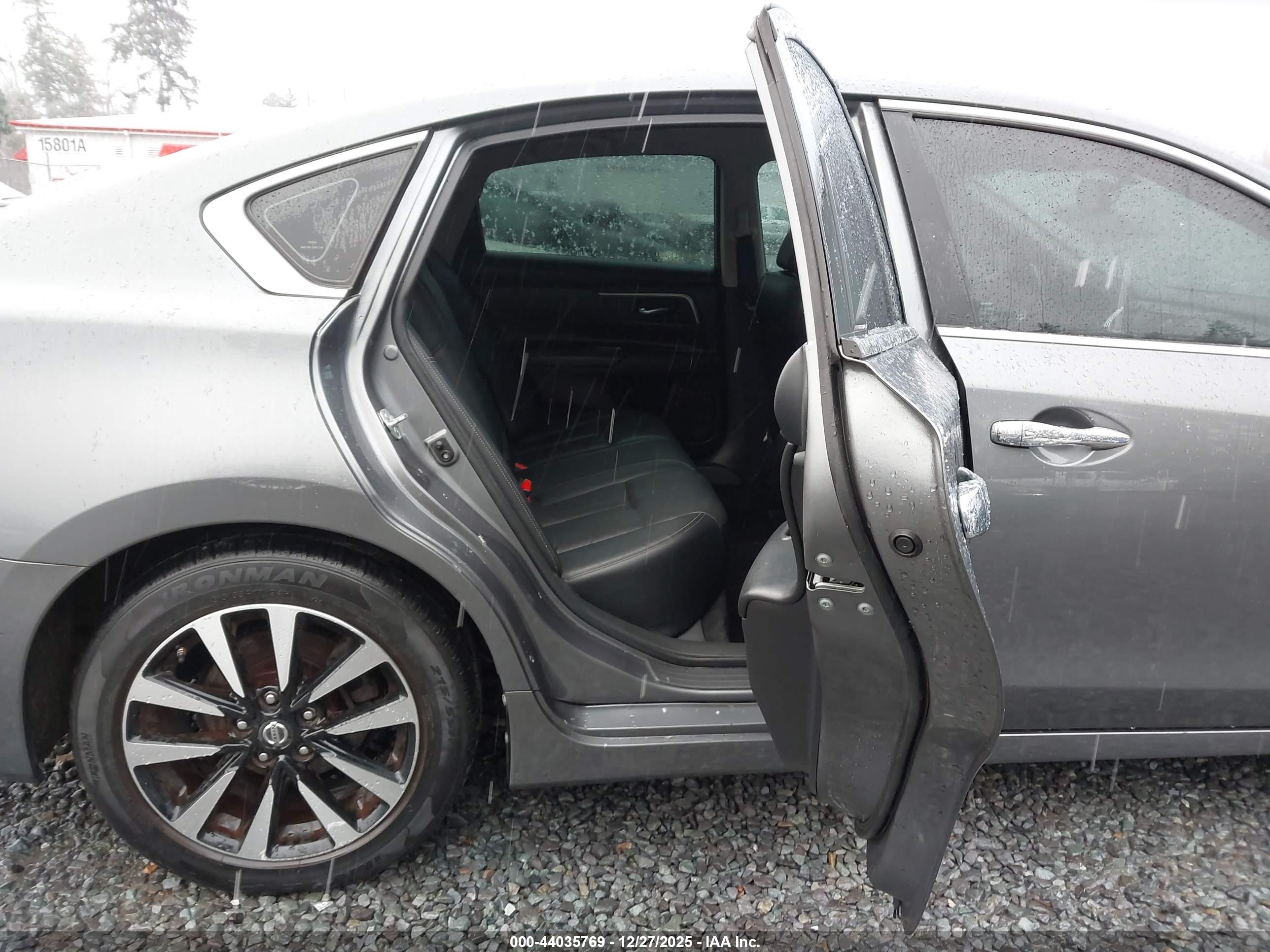 NISSAN ALTIMA image 8