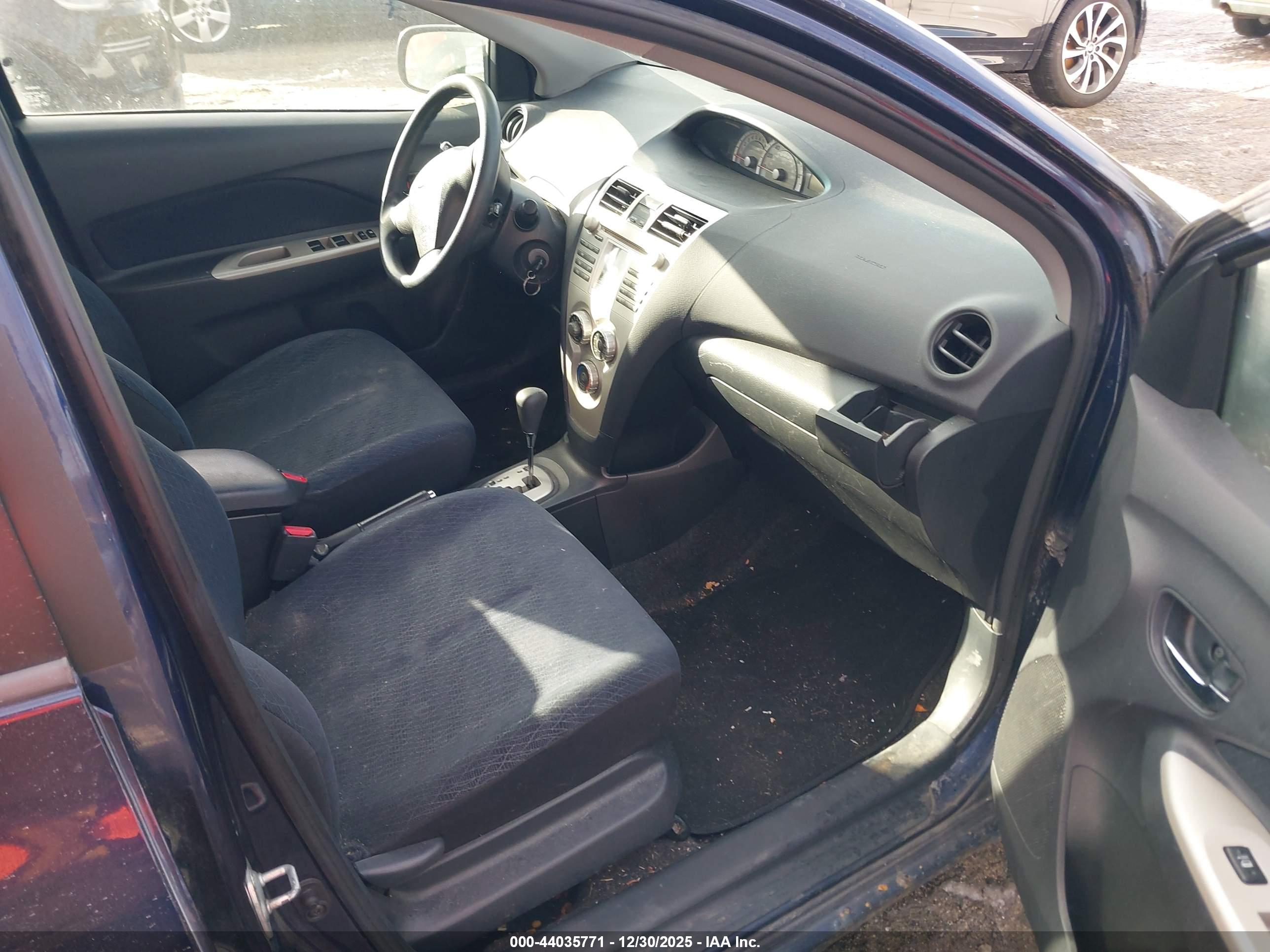 TOYOTA YARIS image 5