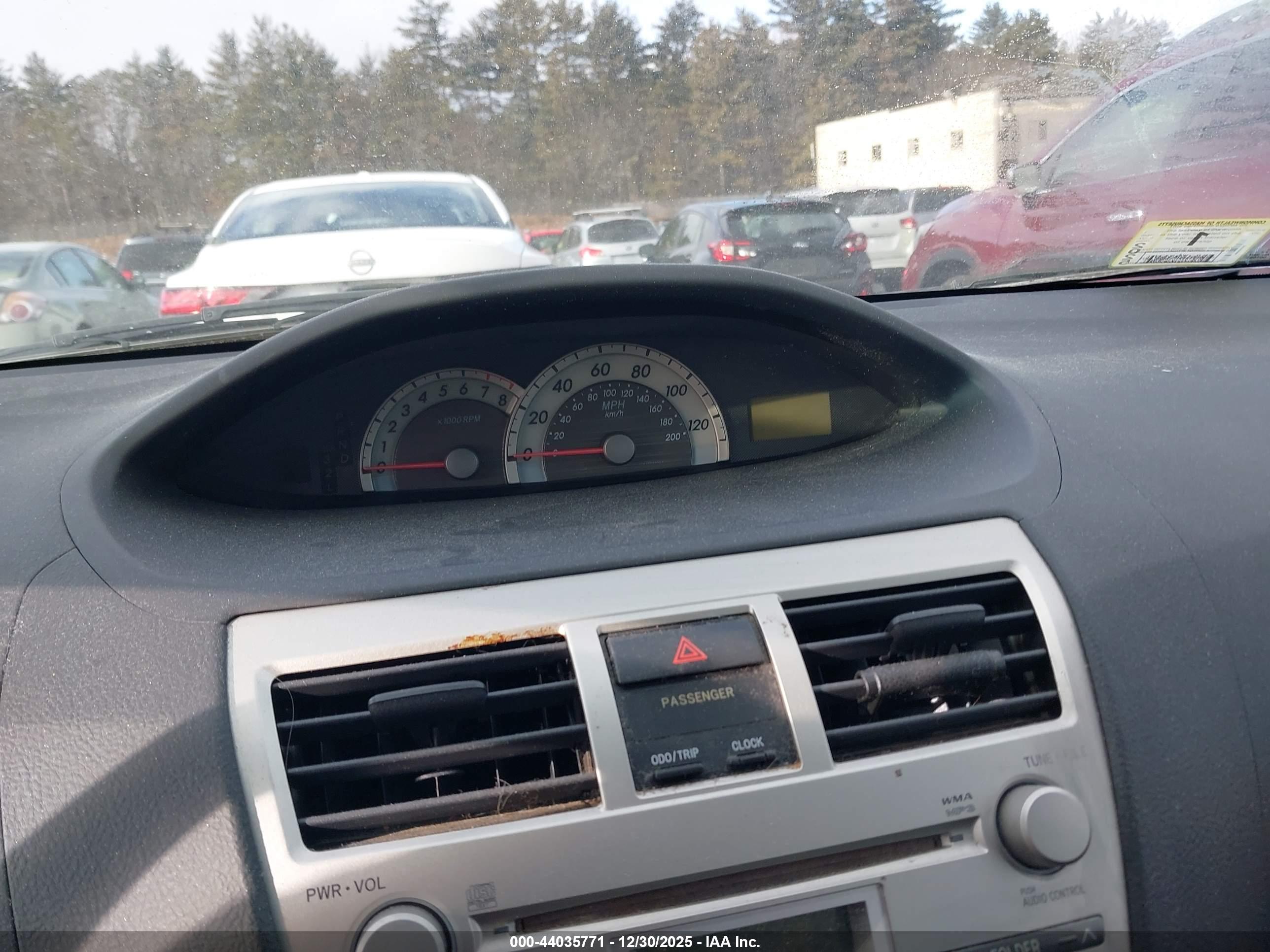 TOYOTA YARIS image 7