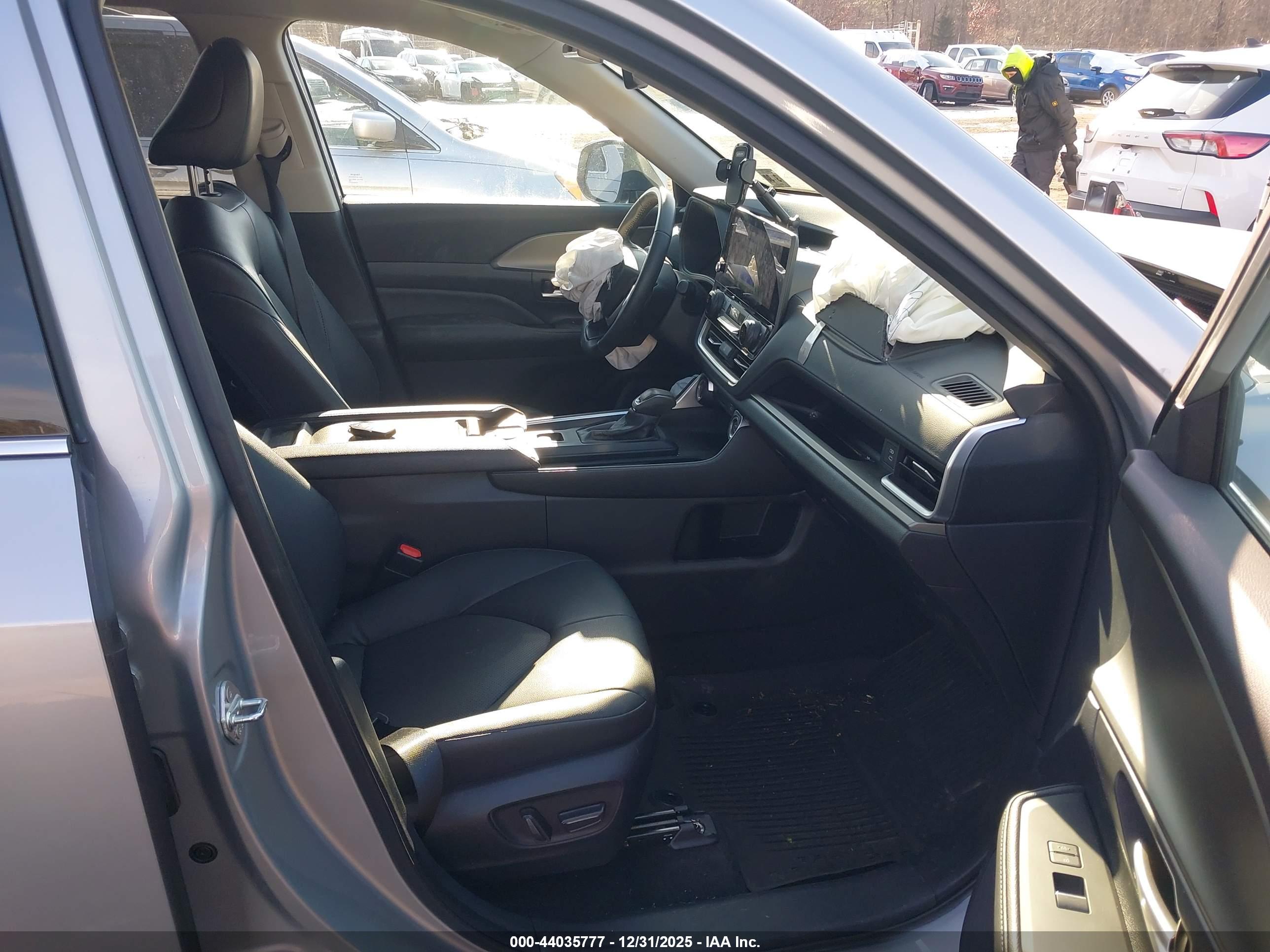TOYOTA GRAND image 5