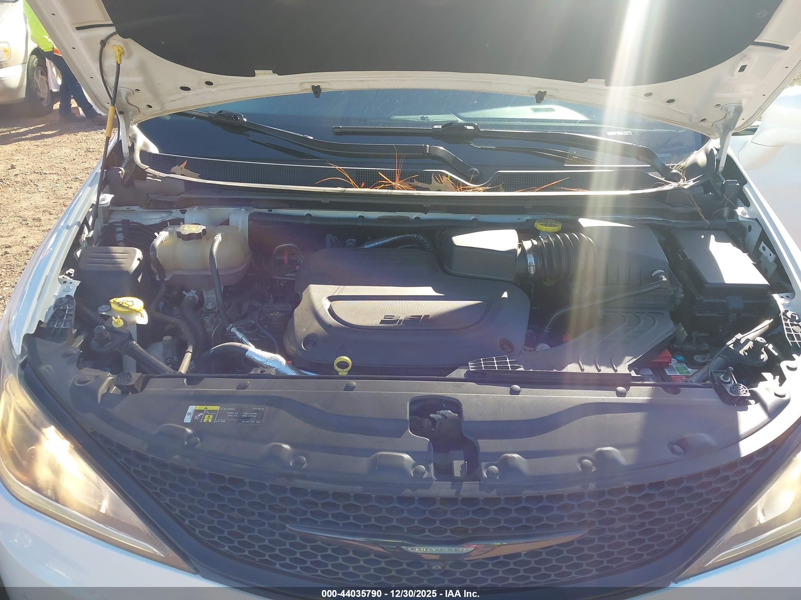 CHRYSLER PACIFICA image 10