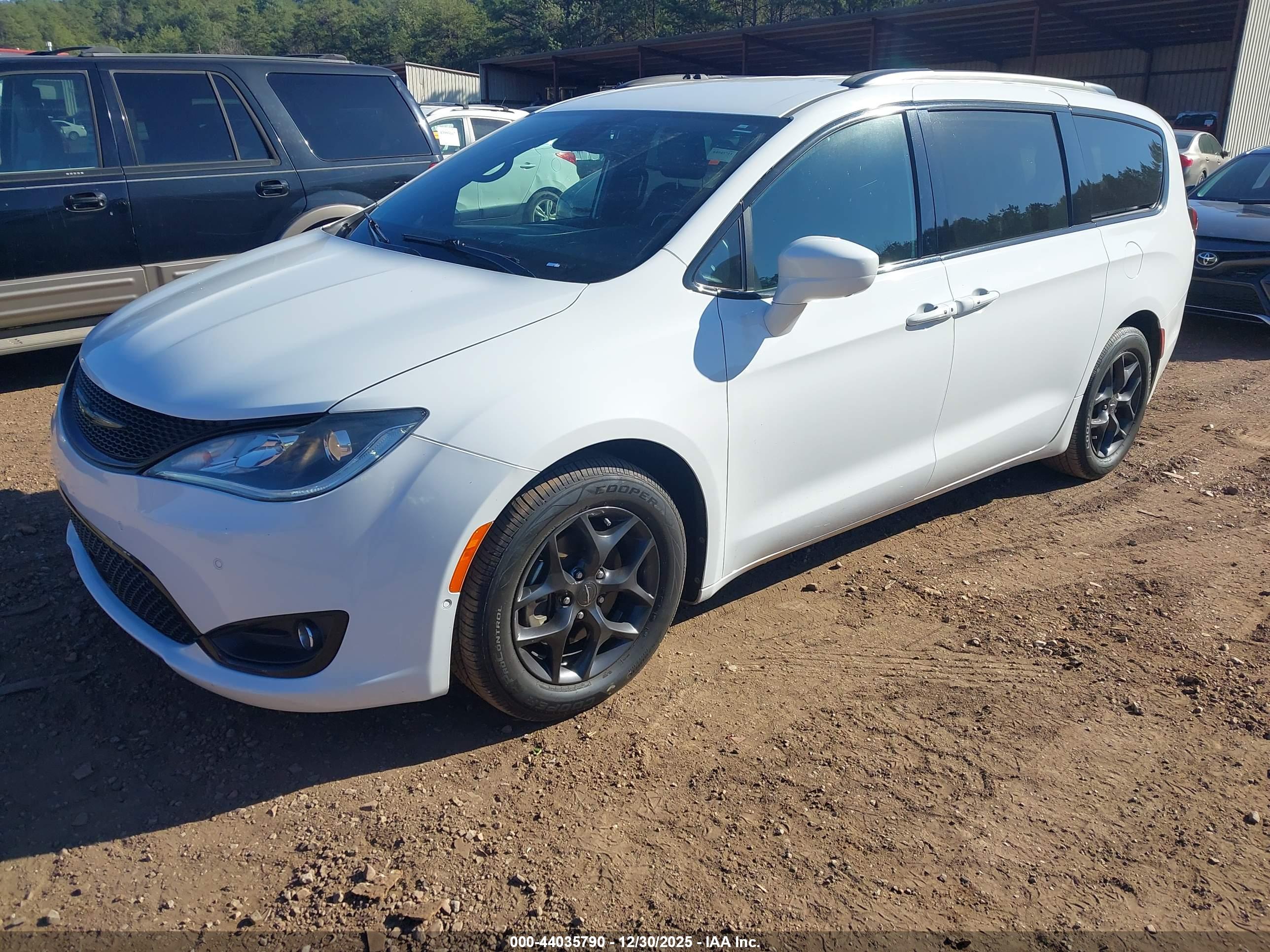 CHRYSLER PACIFICA image 2
