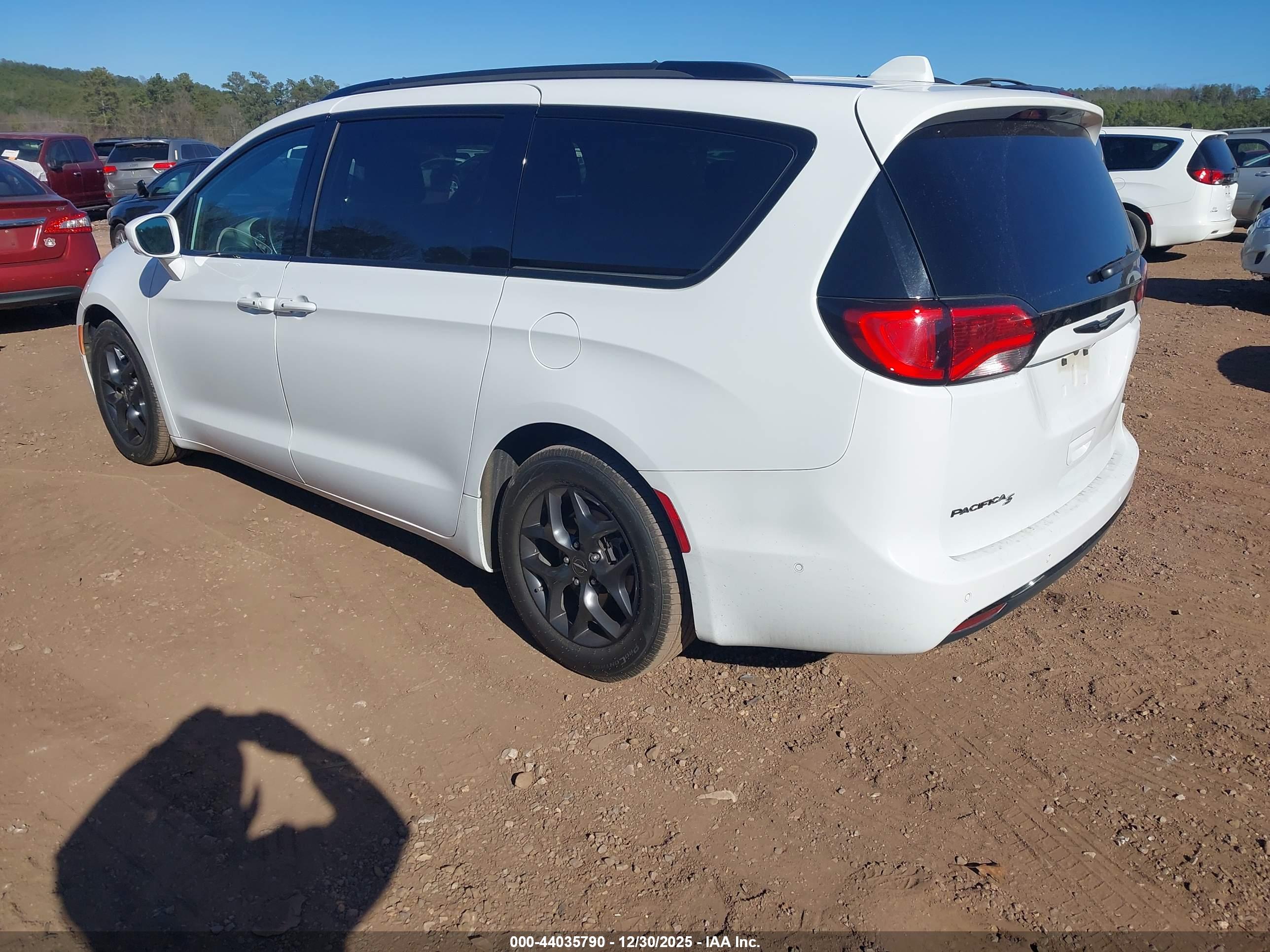 CHRYSLER PACIFICA image 3
