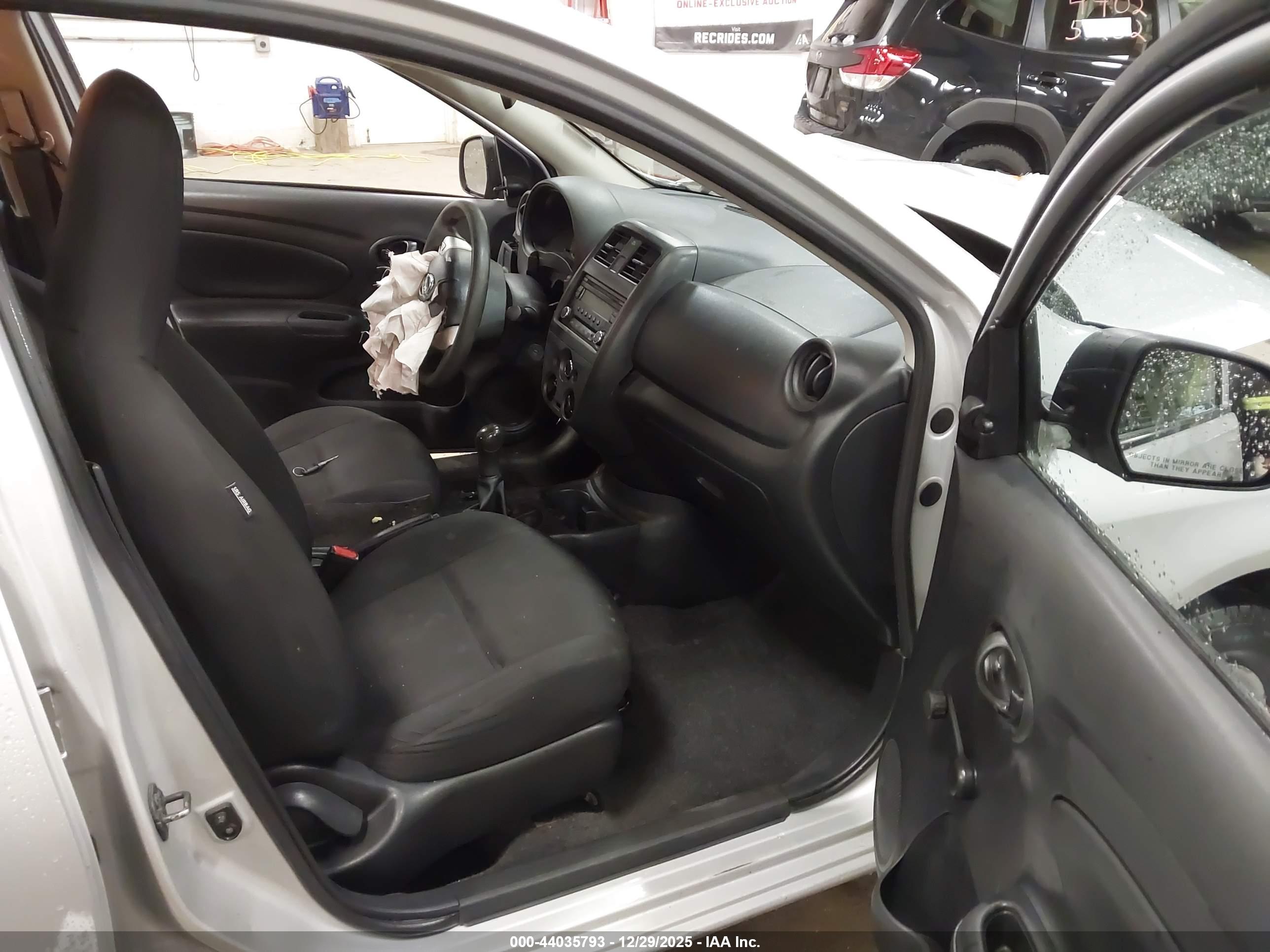 NISSAN VERSA image 5
