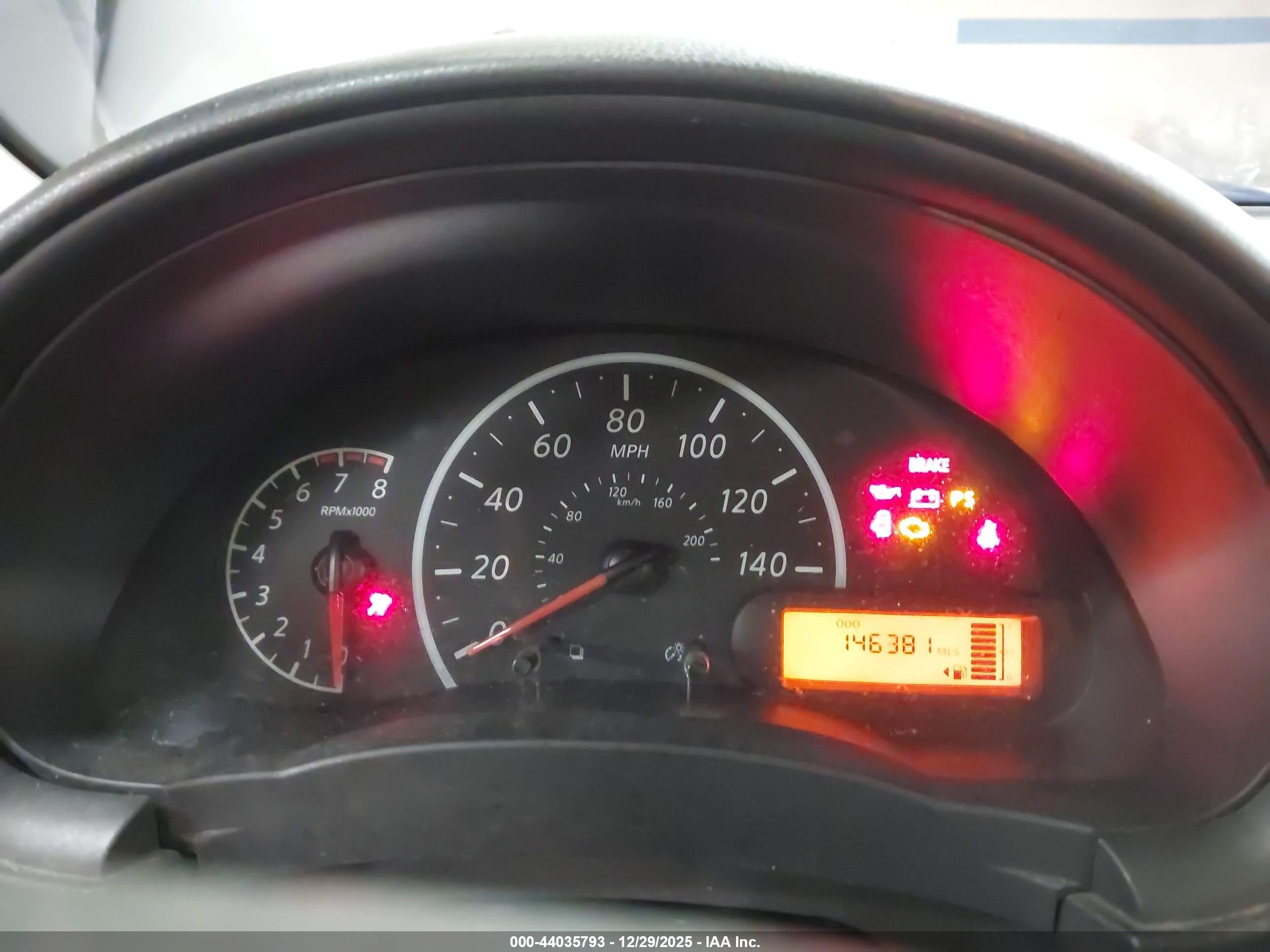 NISSAN VERSA image 7