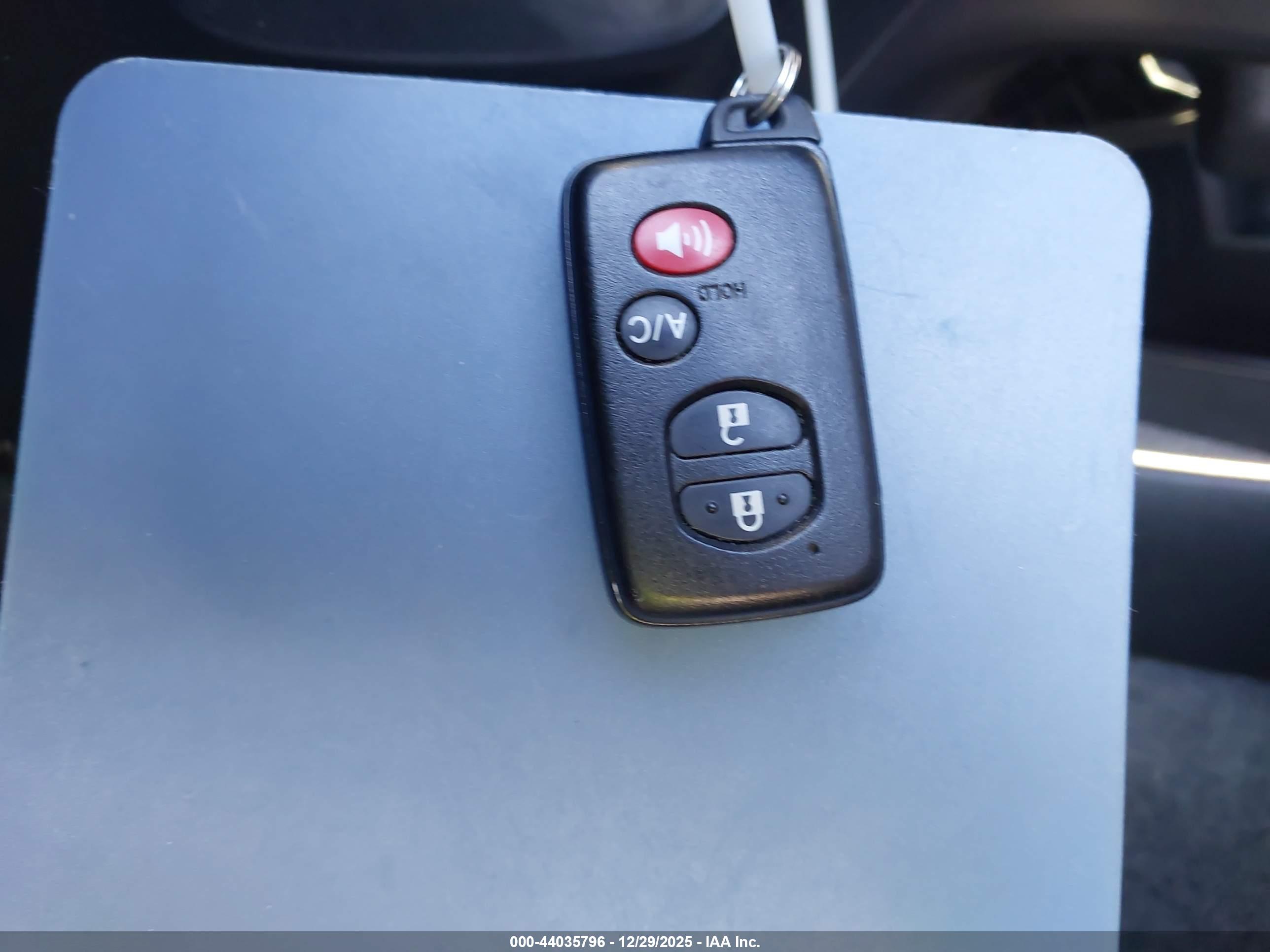 TOYOTA PRIUS image 11