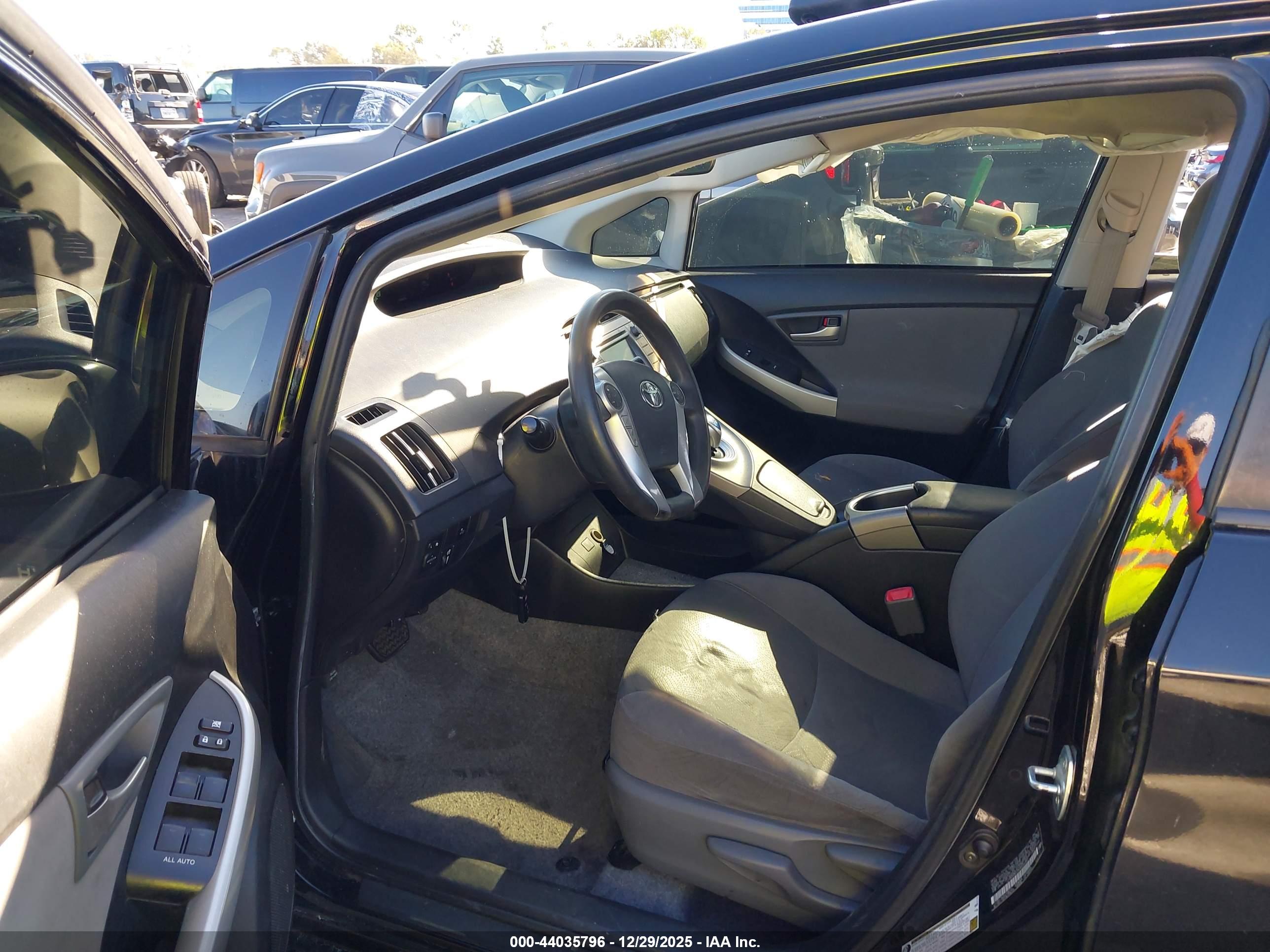 TOYOTA PRIUS image 5
