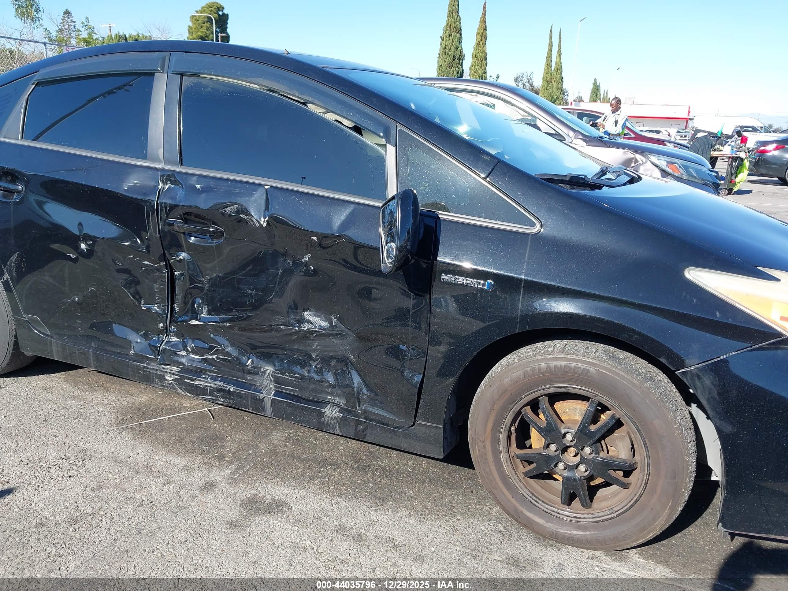 TOYOTA PRIUS image 6