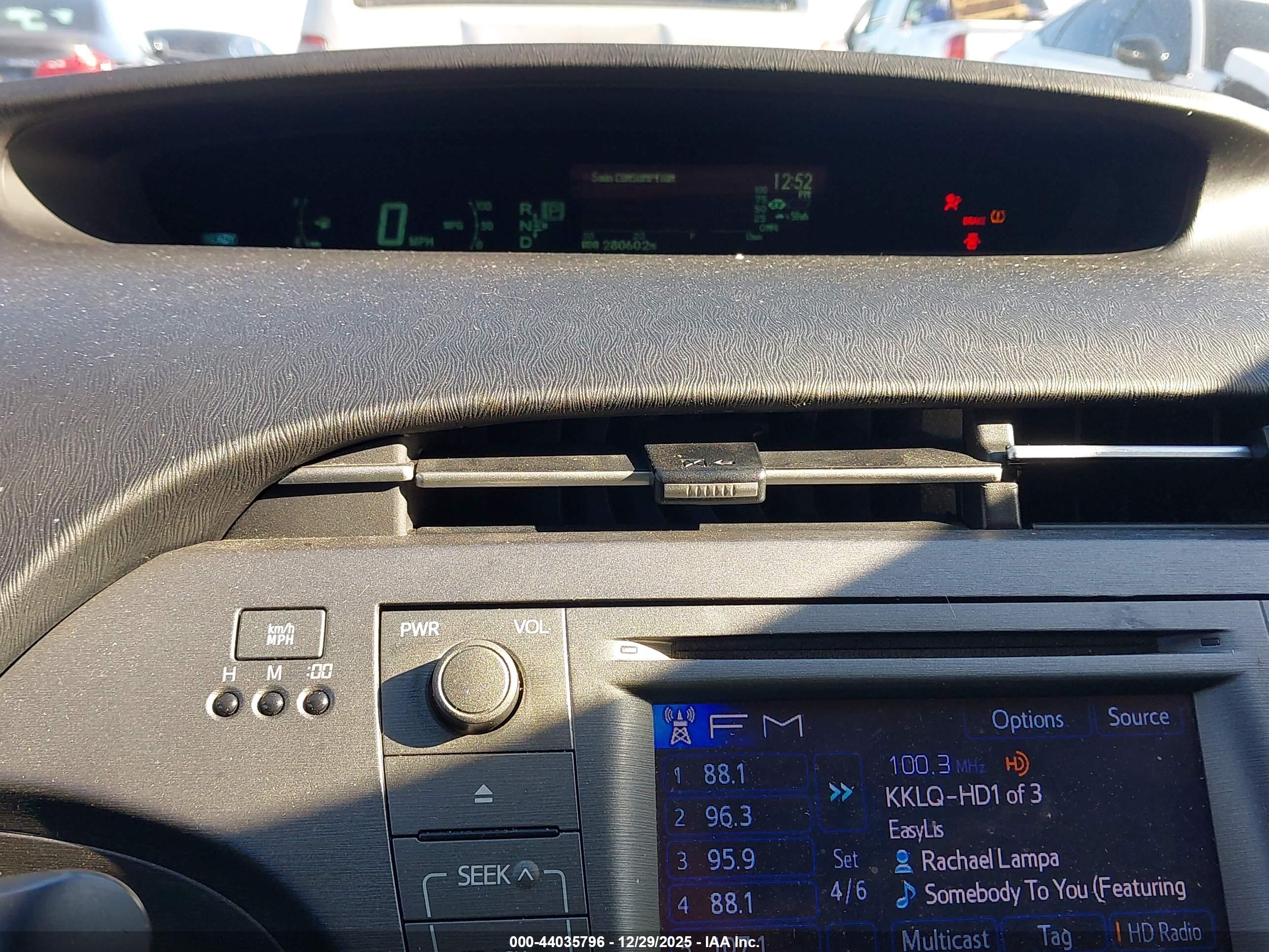 TOYOTA PRIUS image 7