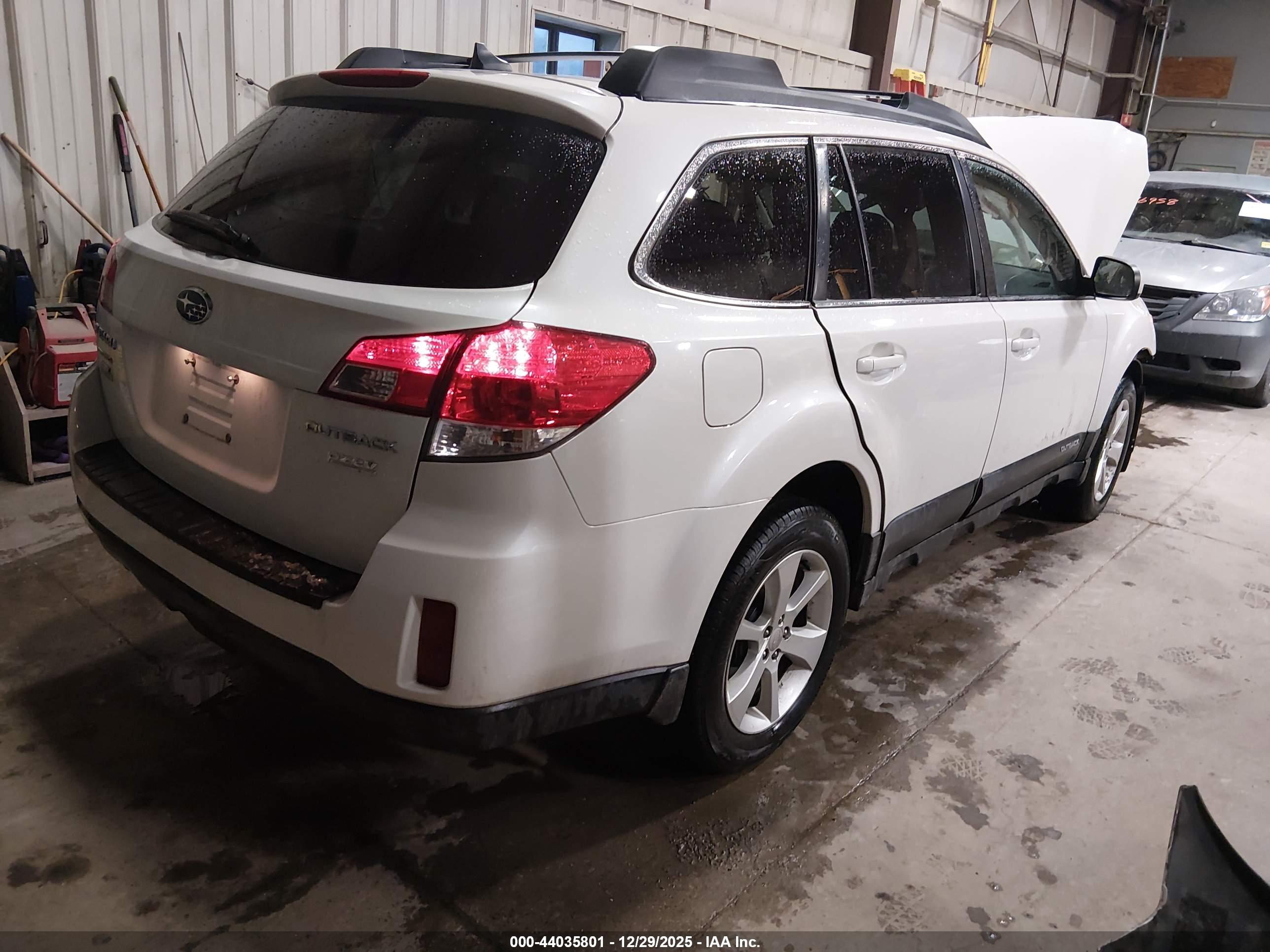 SUBARU OUTBACK image 4