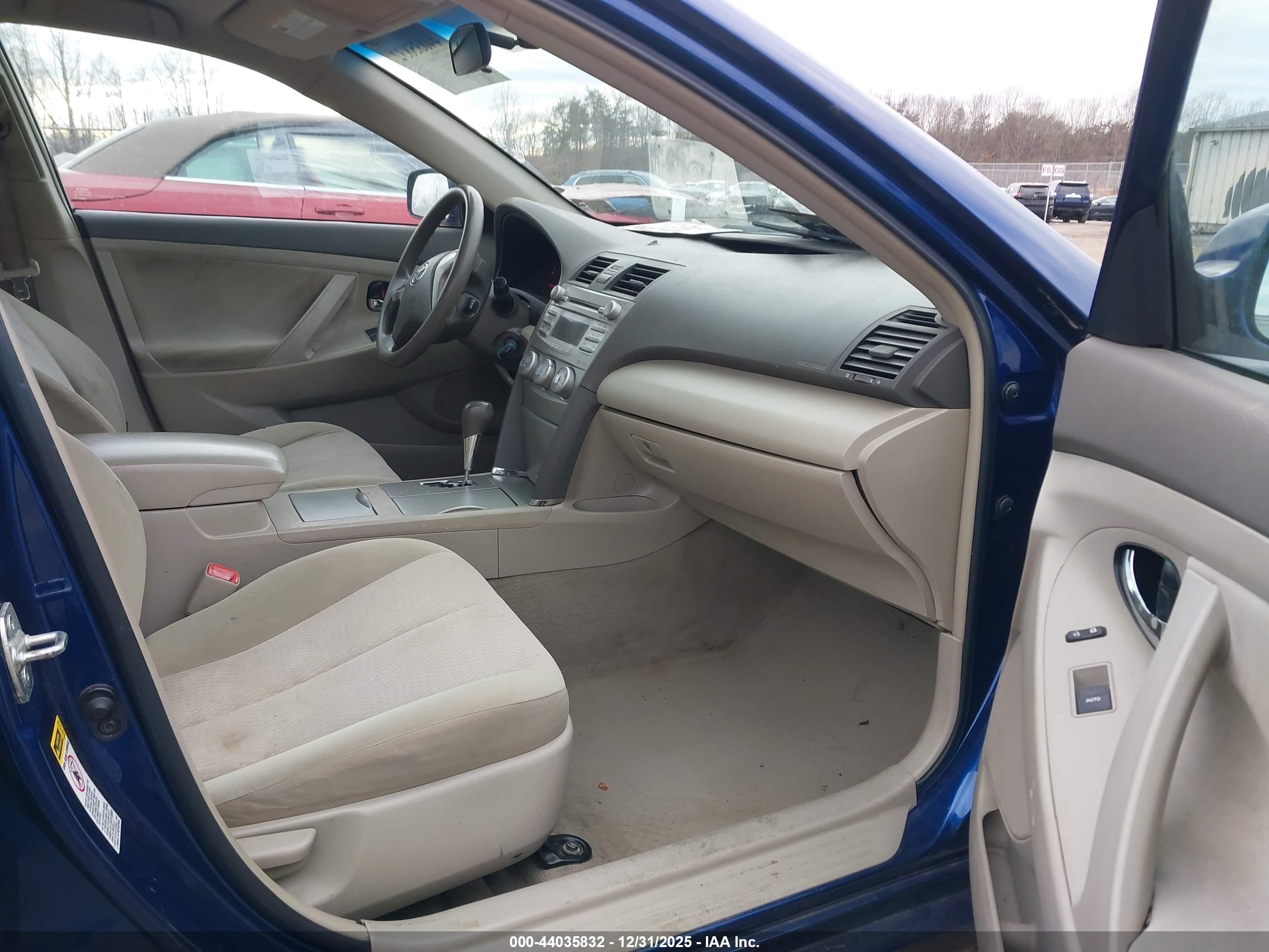 TOYOTA CAMRY image 5