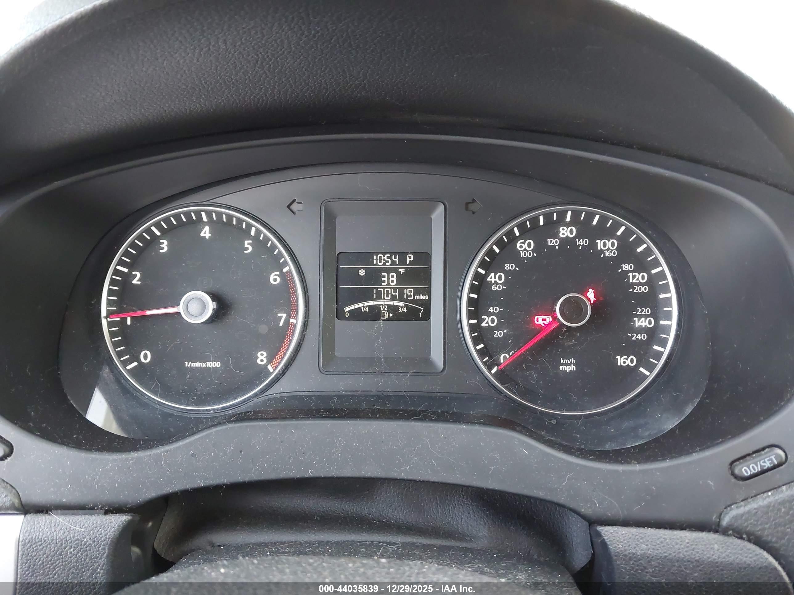 VOLKSWAGEN JETTA image 7