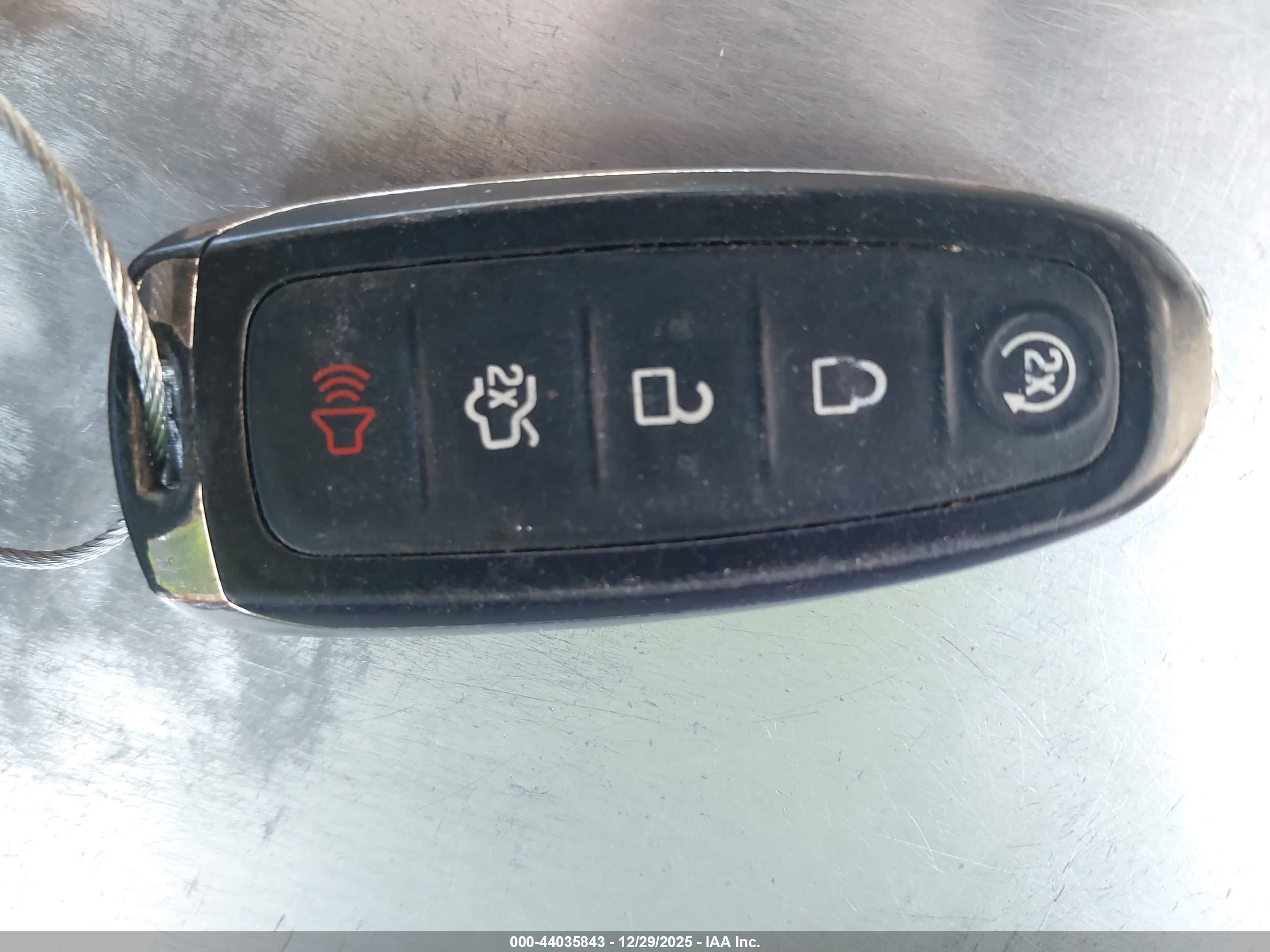 FORD C-MAX image 11