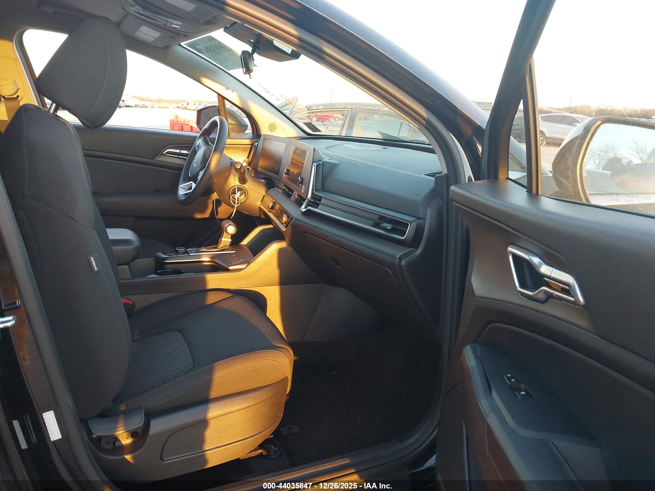 KIA SPORTAGE image 5