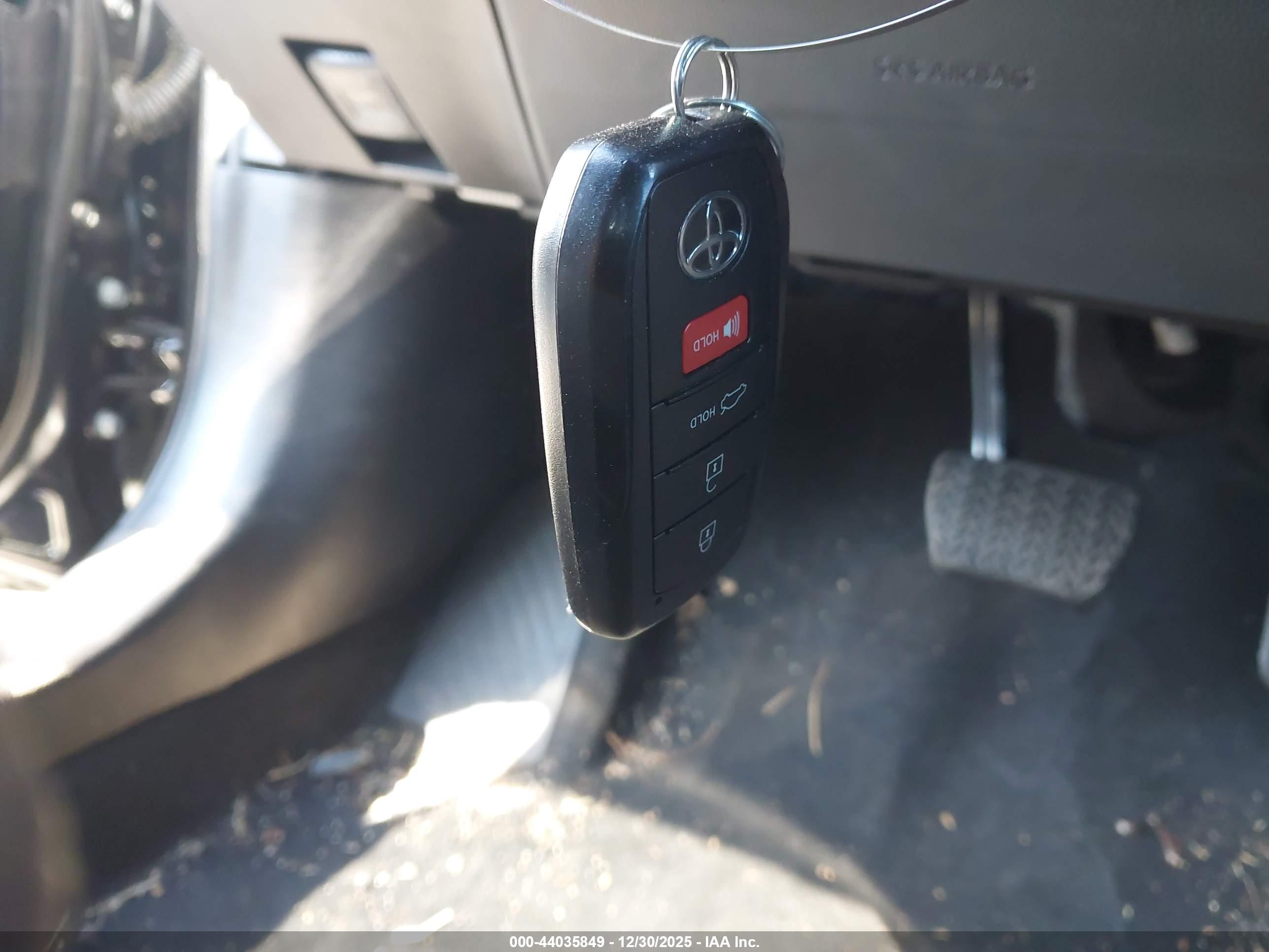 TOYOTA COROLLA image 11