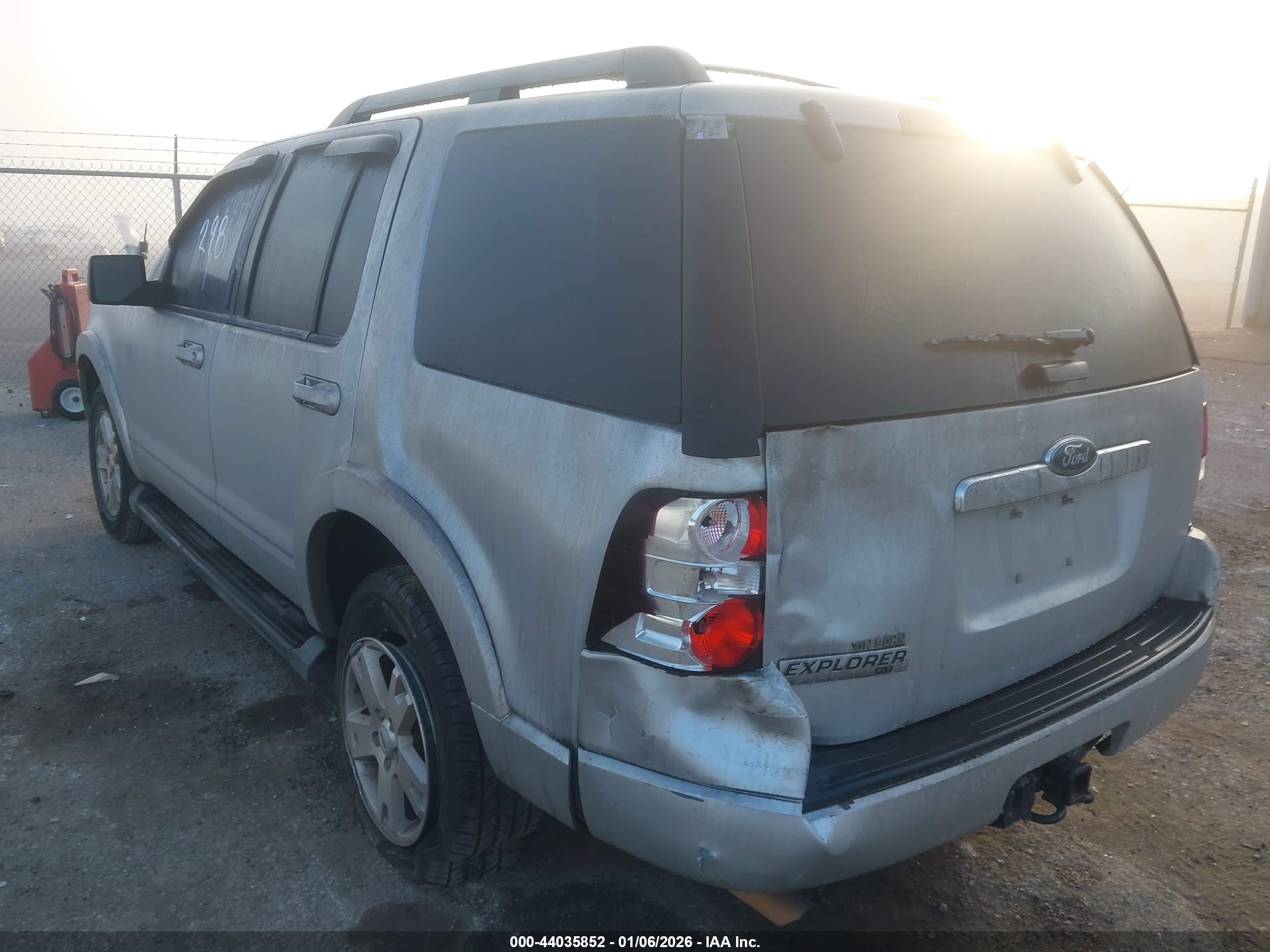 FORD EXPLORER image 3