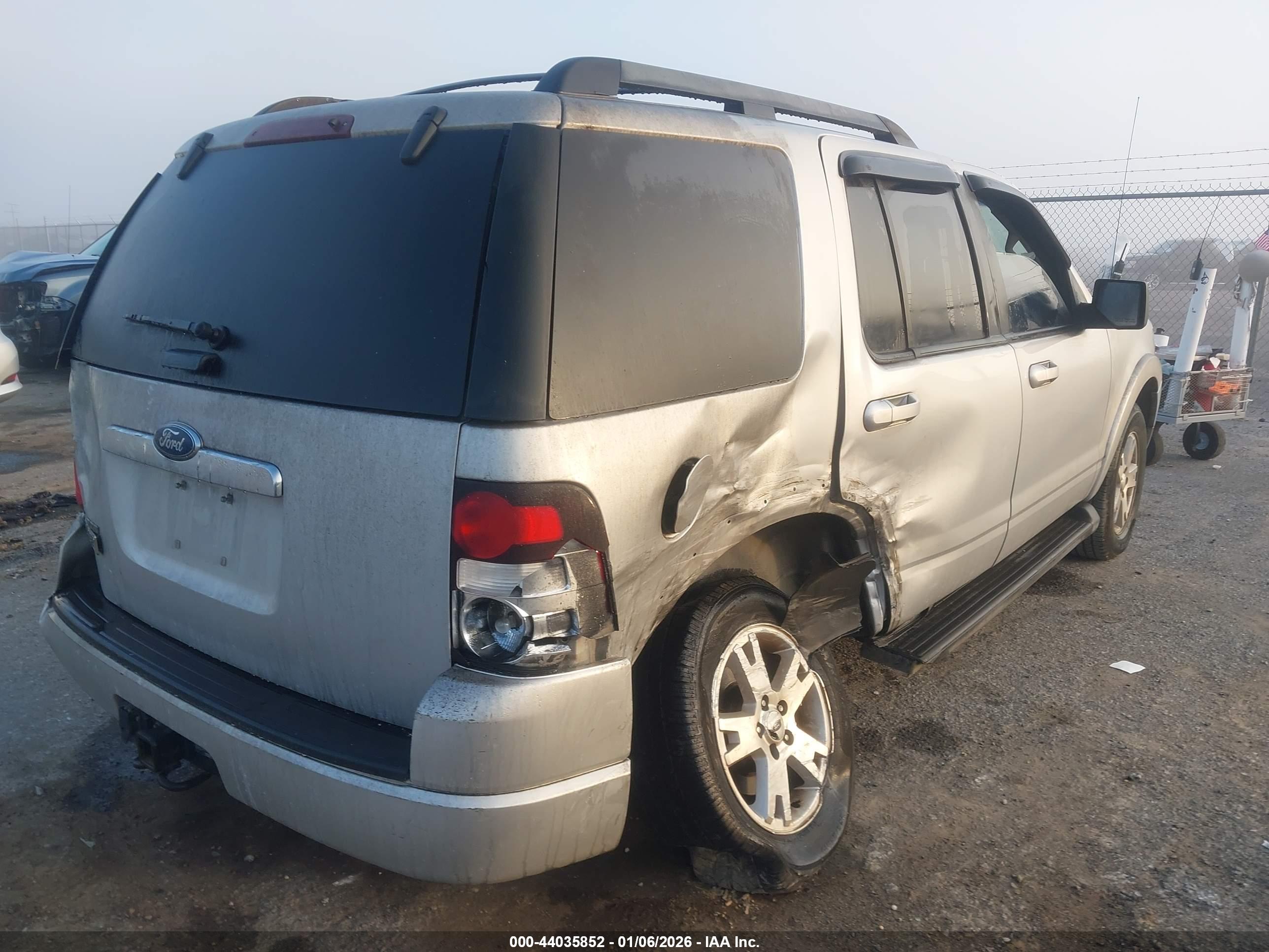 FORD EXPLORER image 4
