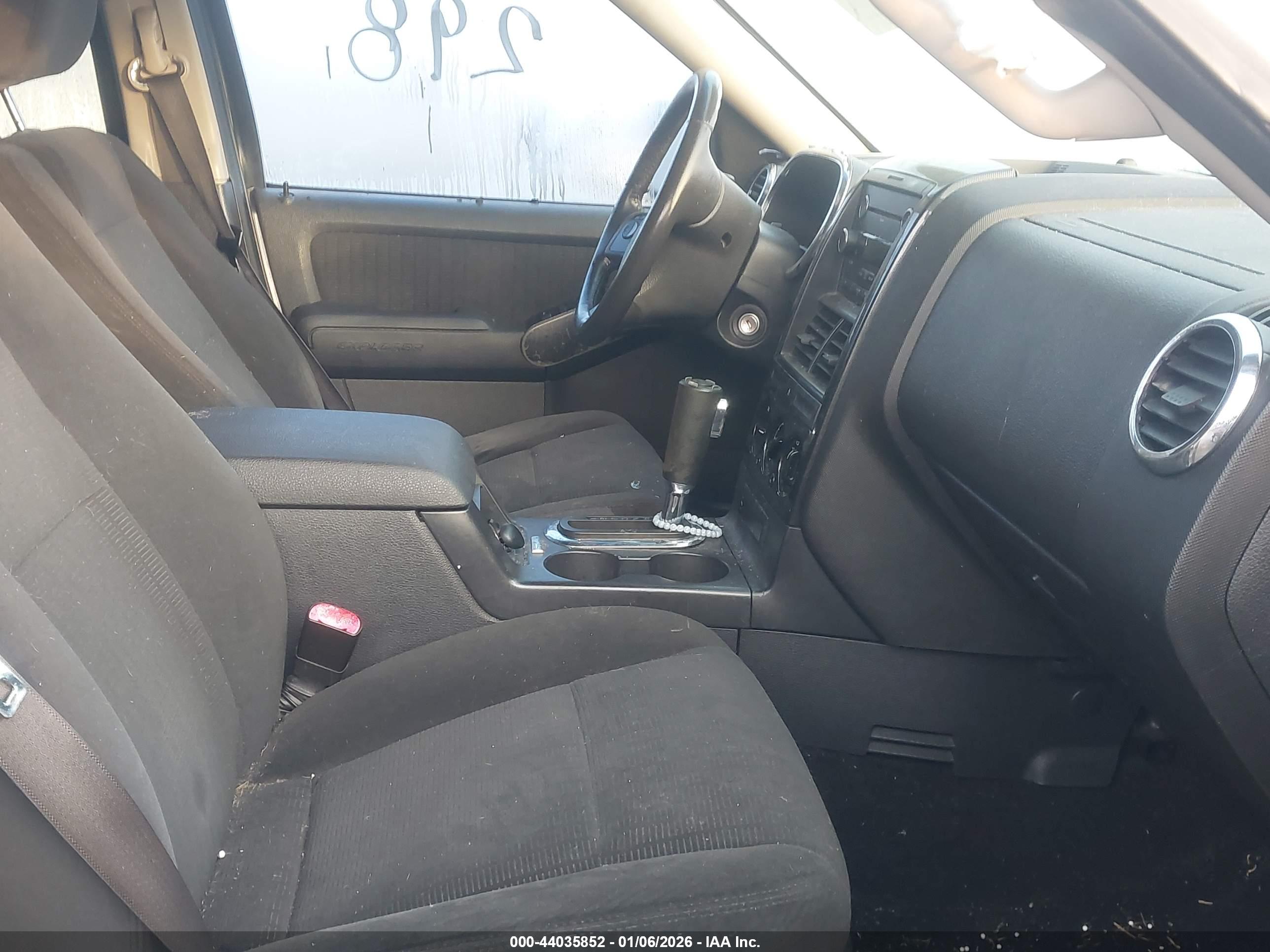 FORD EXPLORER image 5
