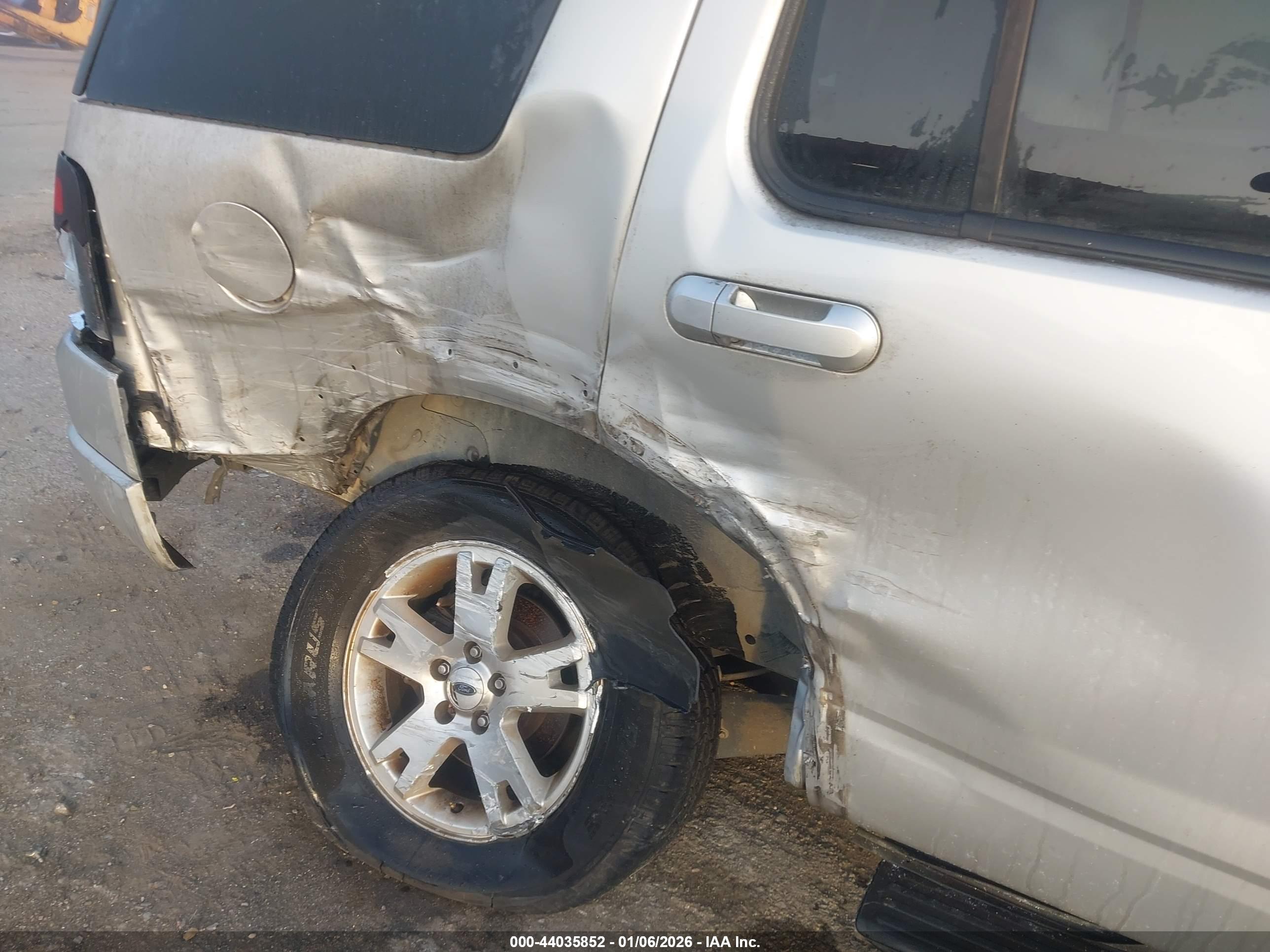 FORD EXPLORER image 6