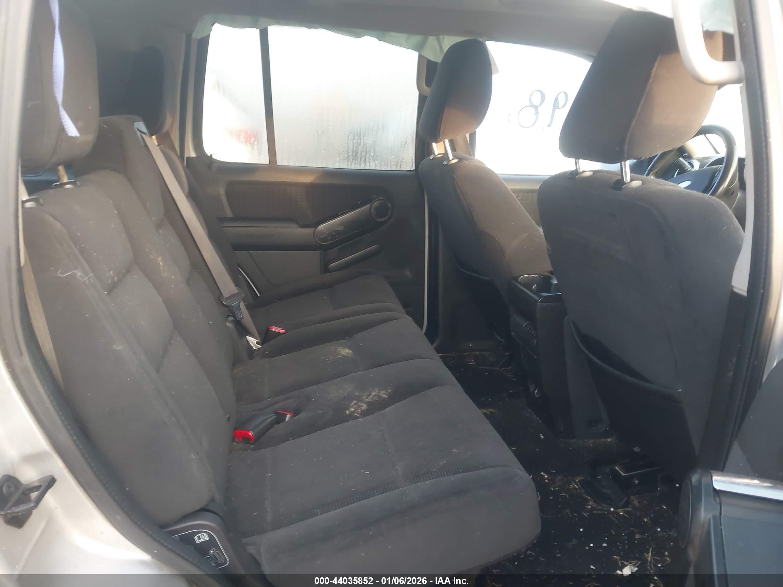 FORD EXPLORER image 8