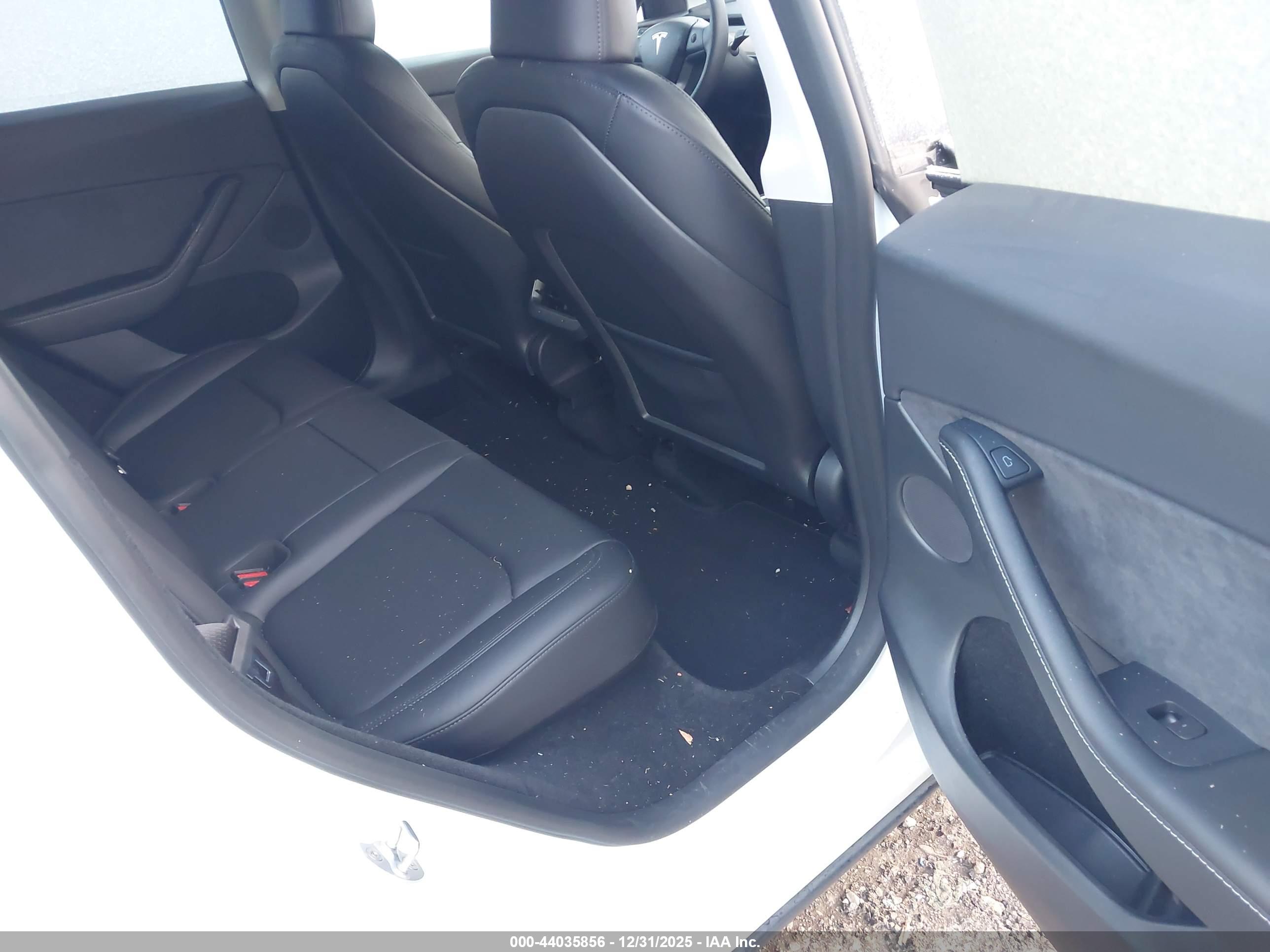 TESLA MODEL image 8