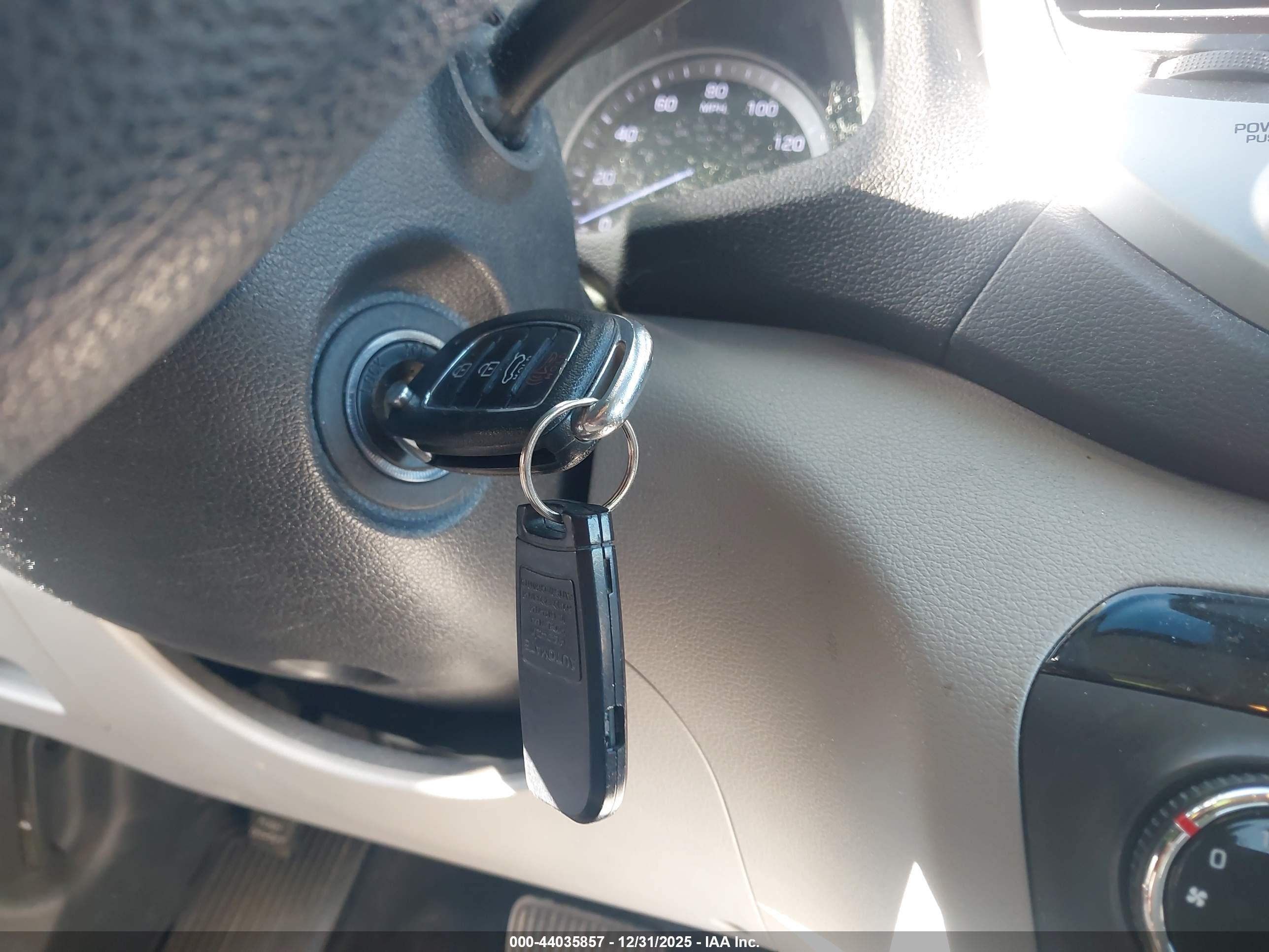 HYUNDAI TUCSON image 11
