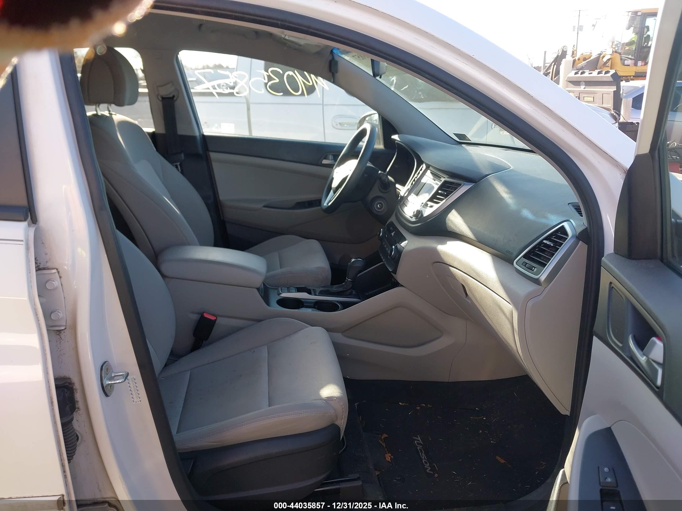 HYUNDAI TUCSON image 5