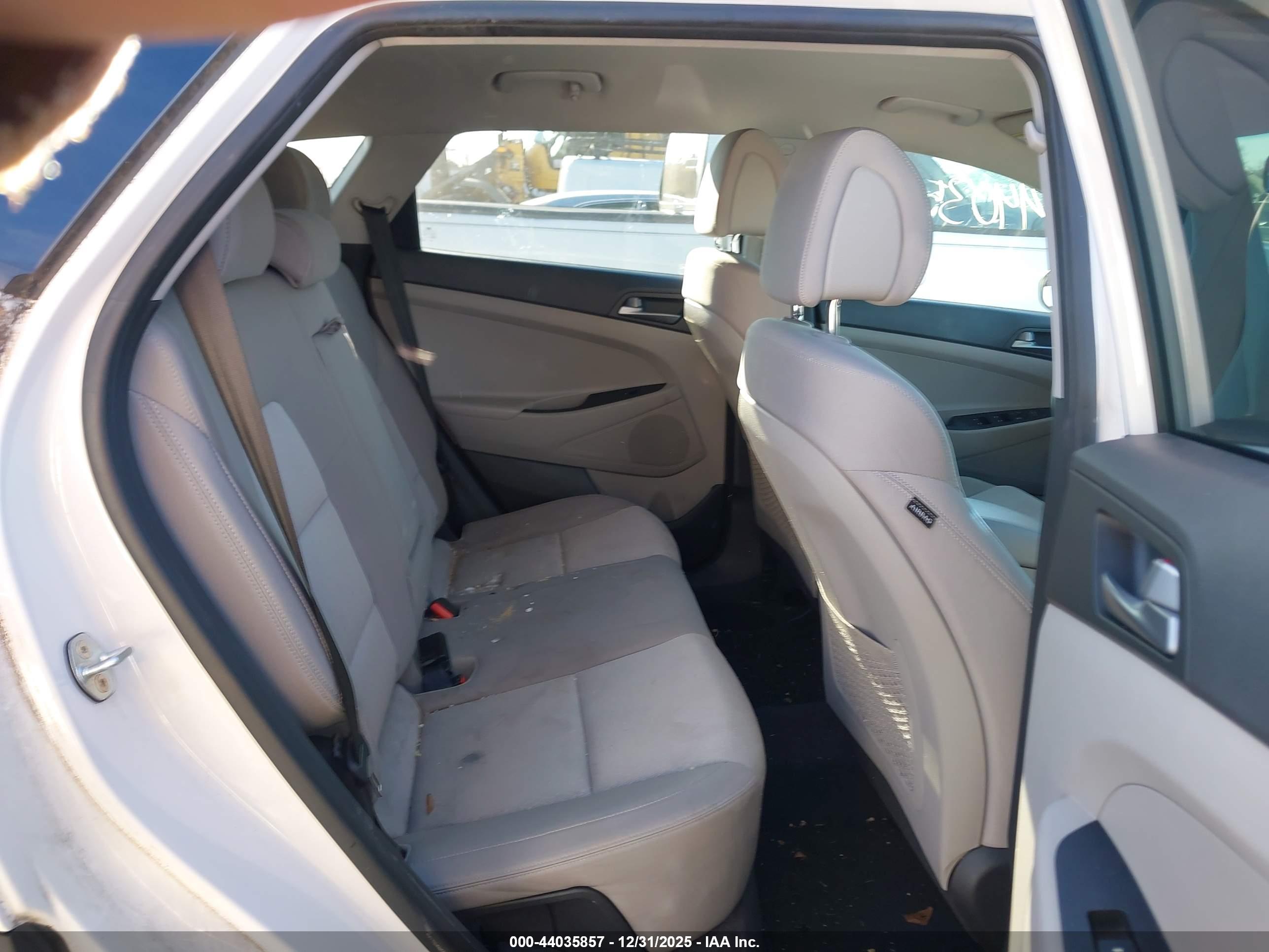 HYUNDAI TUCSON image 8